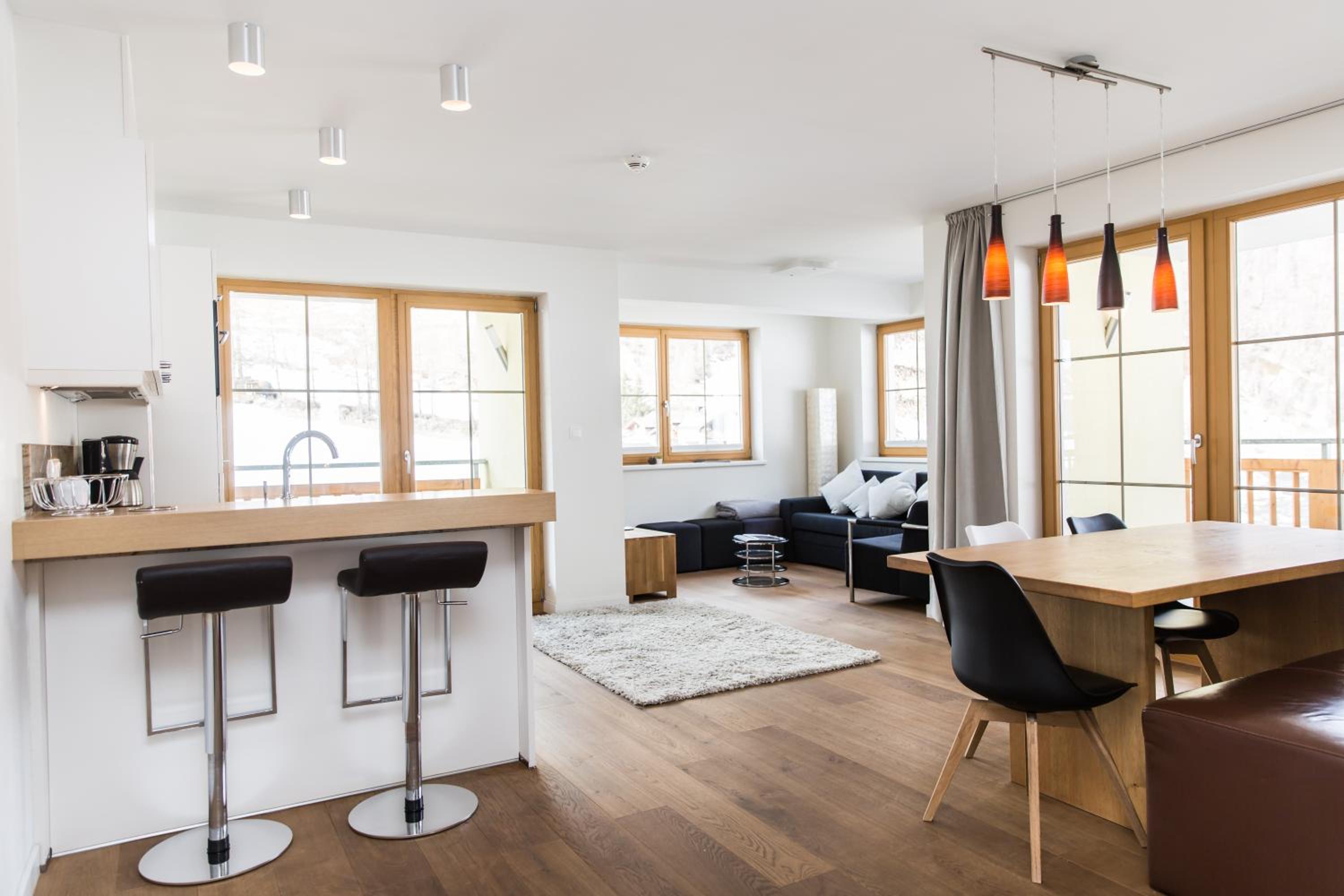Deluxe Two-Bedroom Apartment Top 7