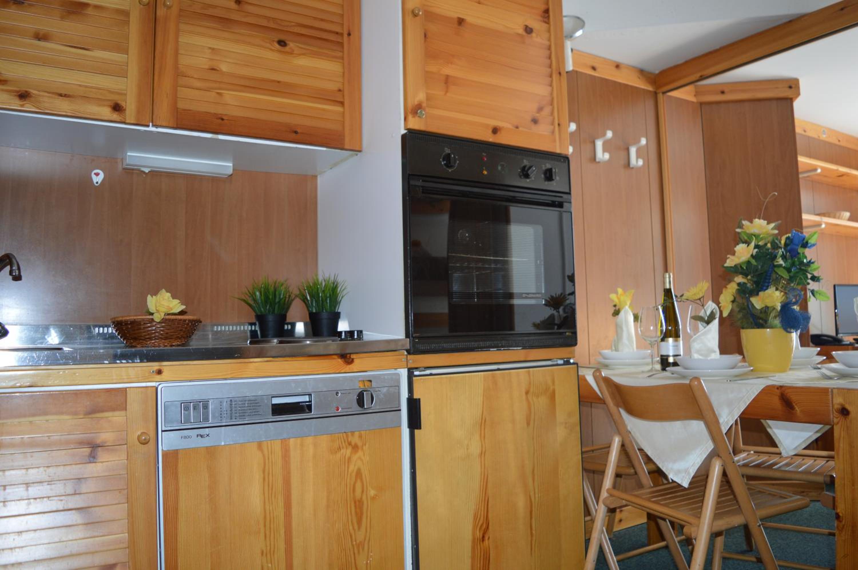 One-Bedroom Apartment with Mountain View (4 Adults)  photo 2