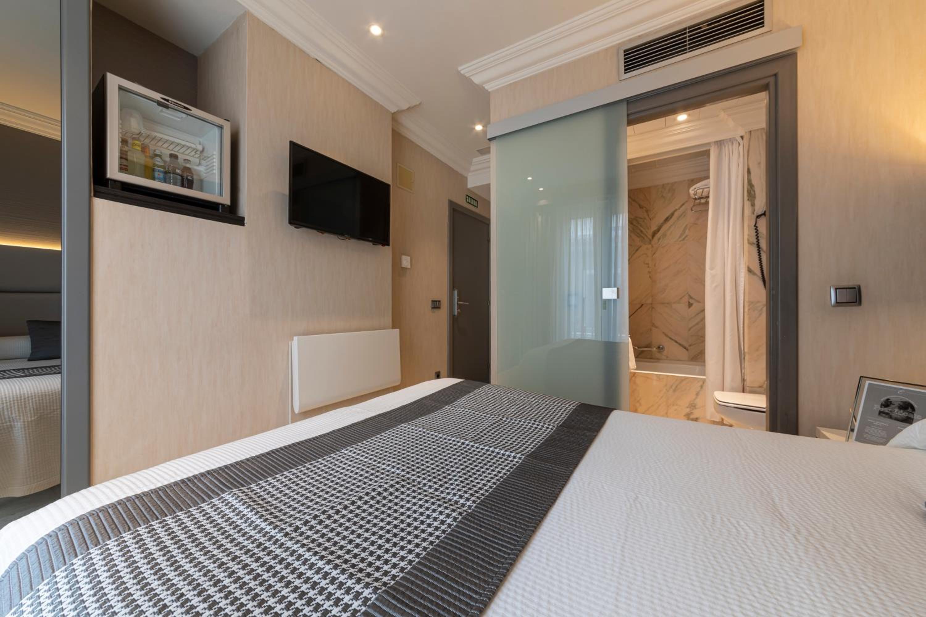 Small Double Room with views of the Bull running photo 3