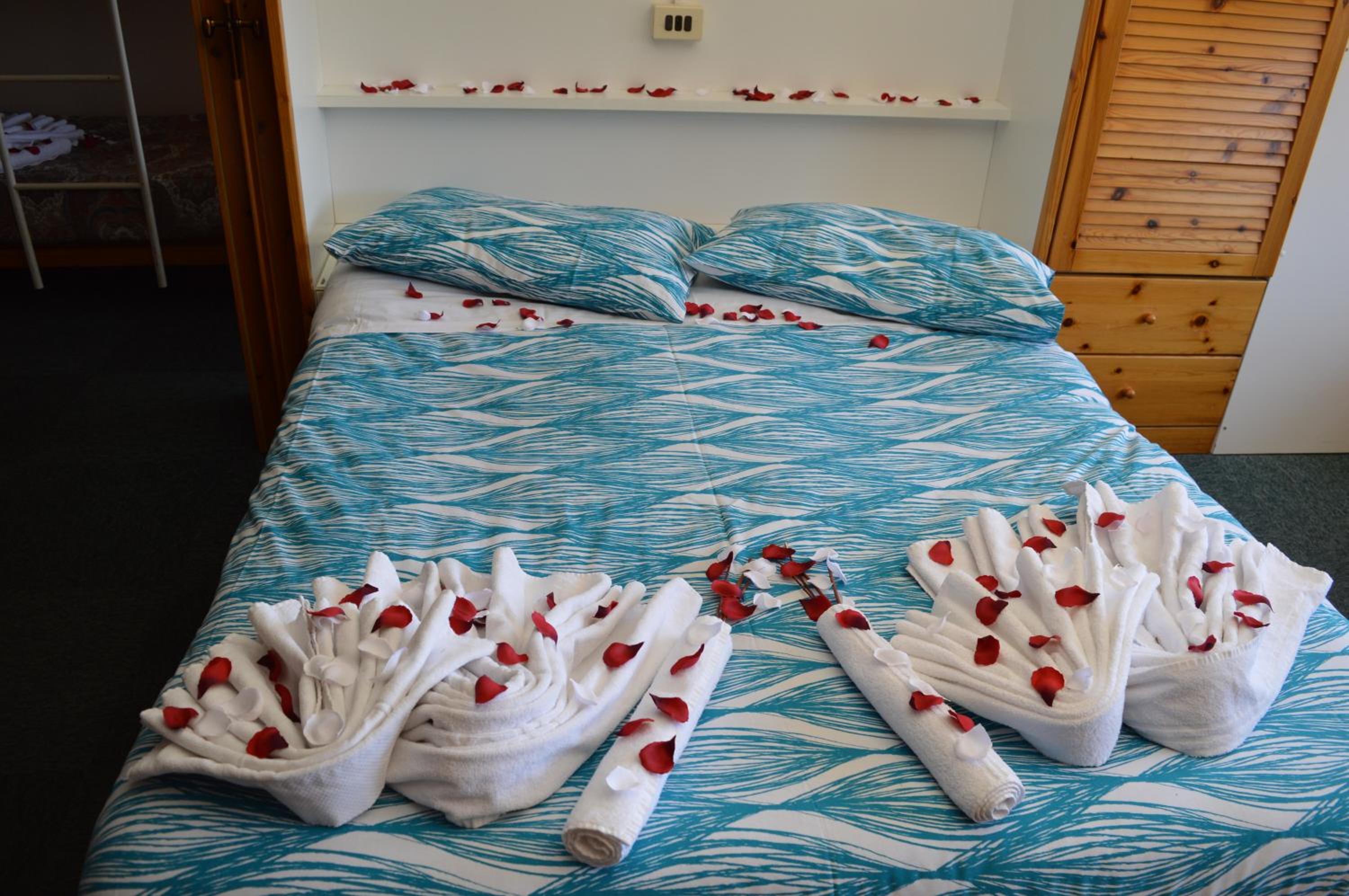 One Bedroom Apartment with Mountain View (5 Adults) photo 3