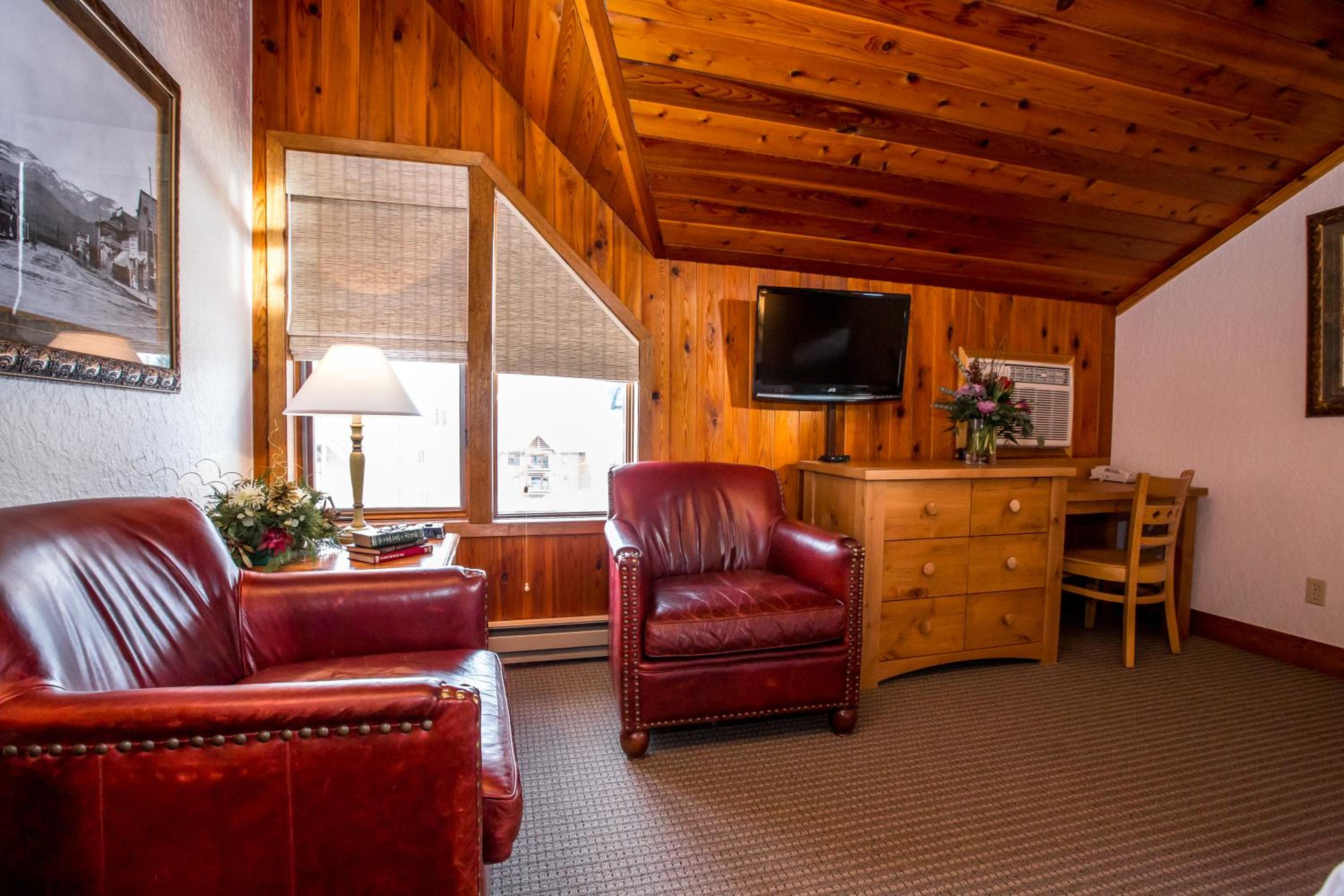 Loft - Photo 1
