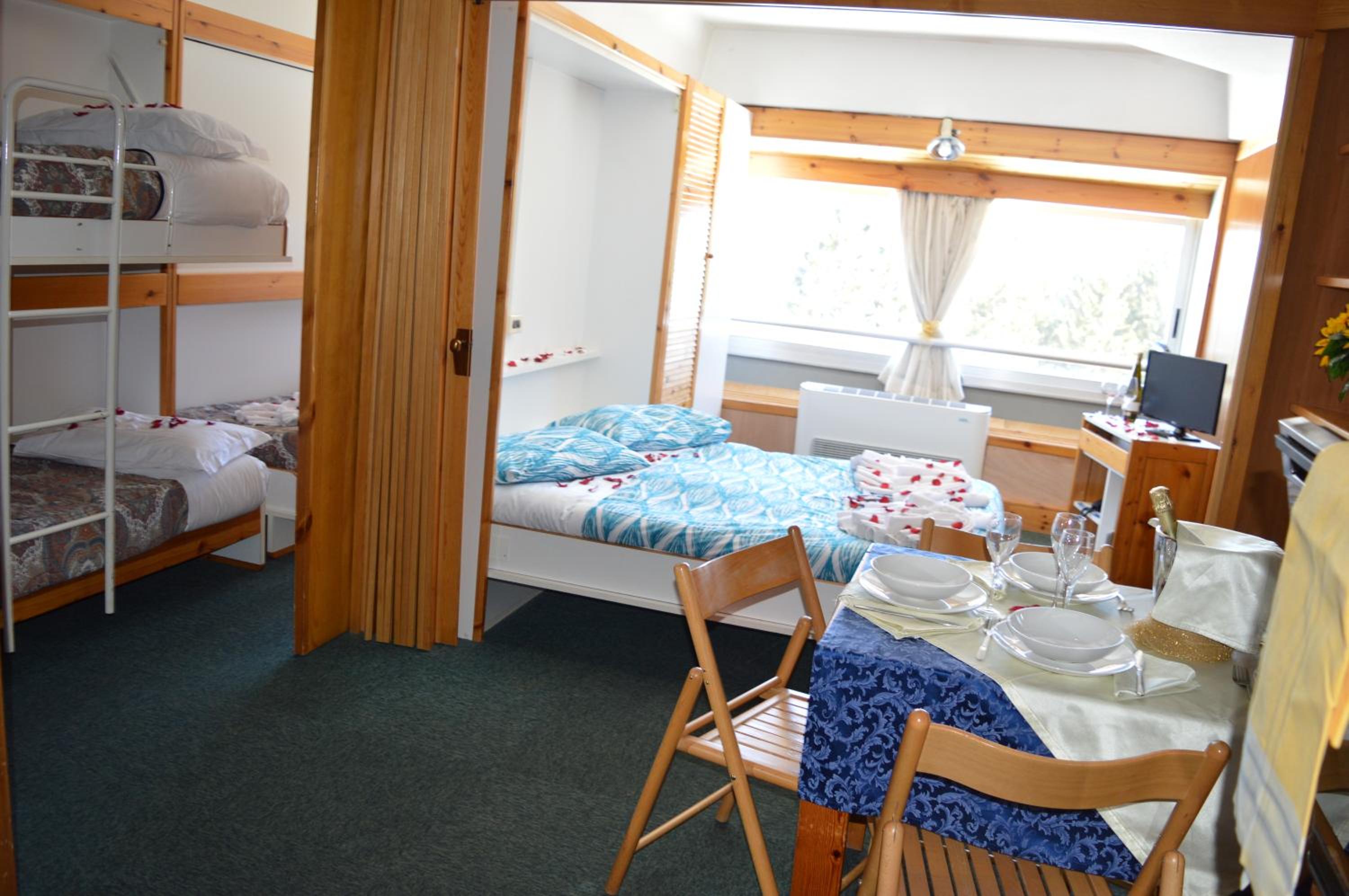 One Bedroom Apartment with Mountain View (5 Adults) photo 1
