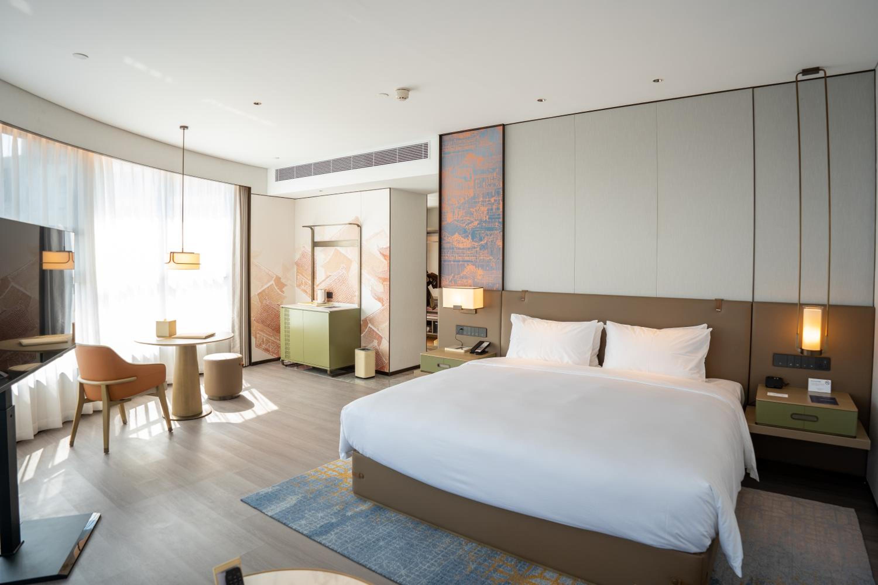 Deluxe King Room with City View