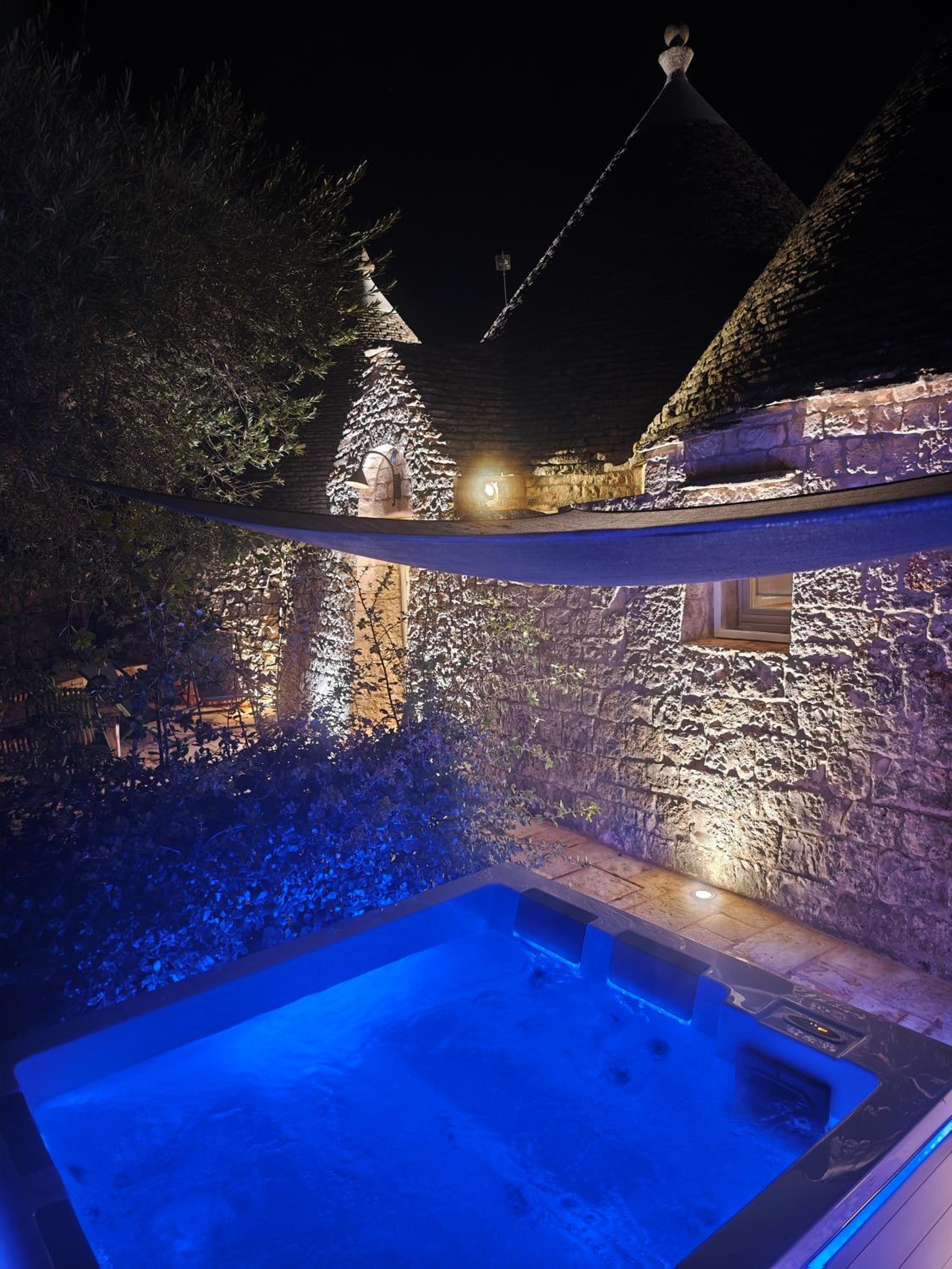 Deluxe Villa with Hot Tub