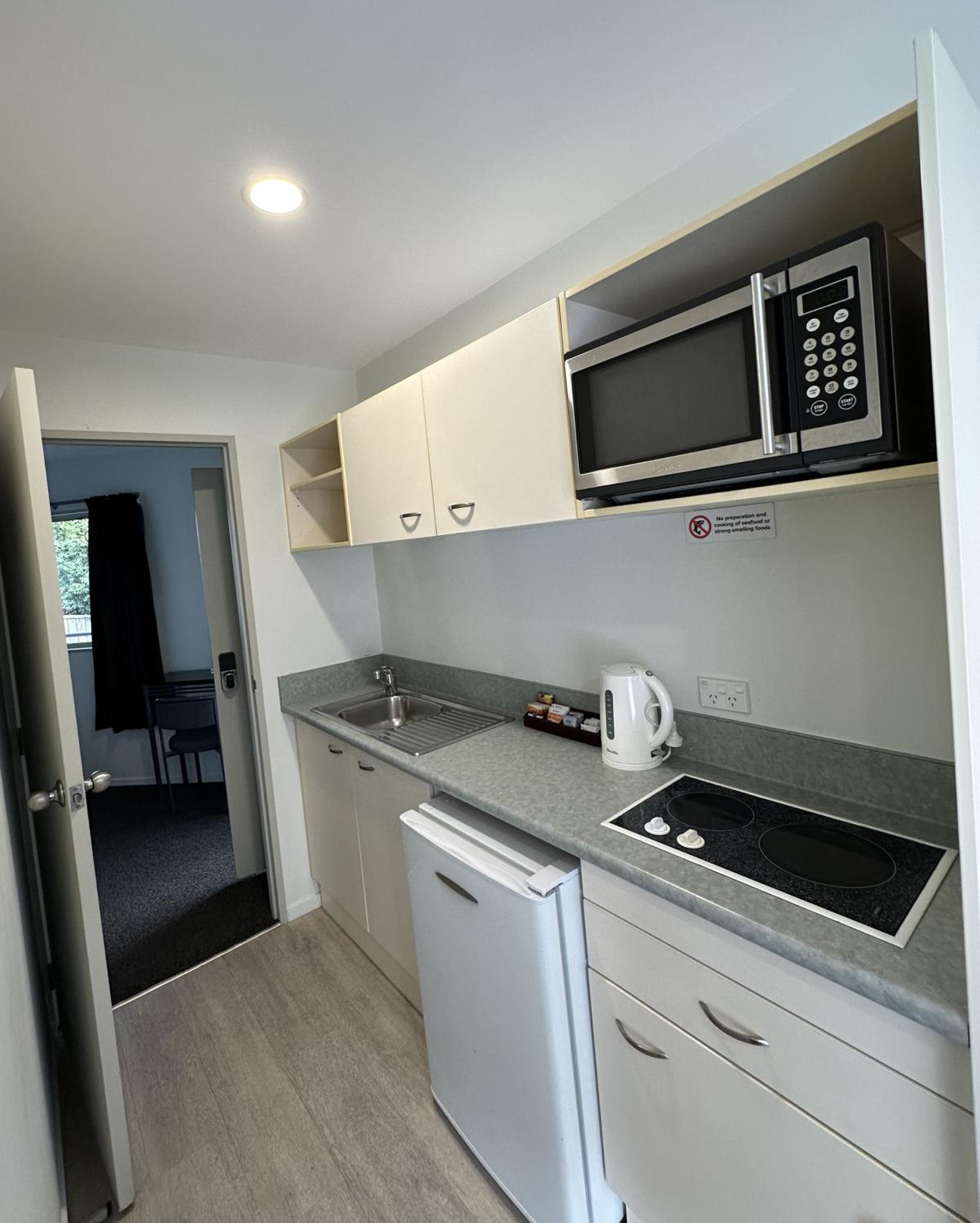 One-Bedroom Suite (First Floor)