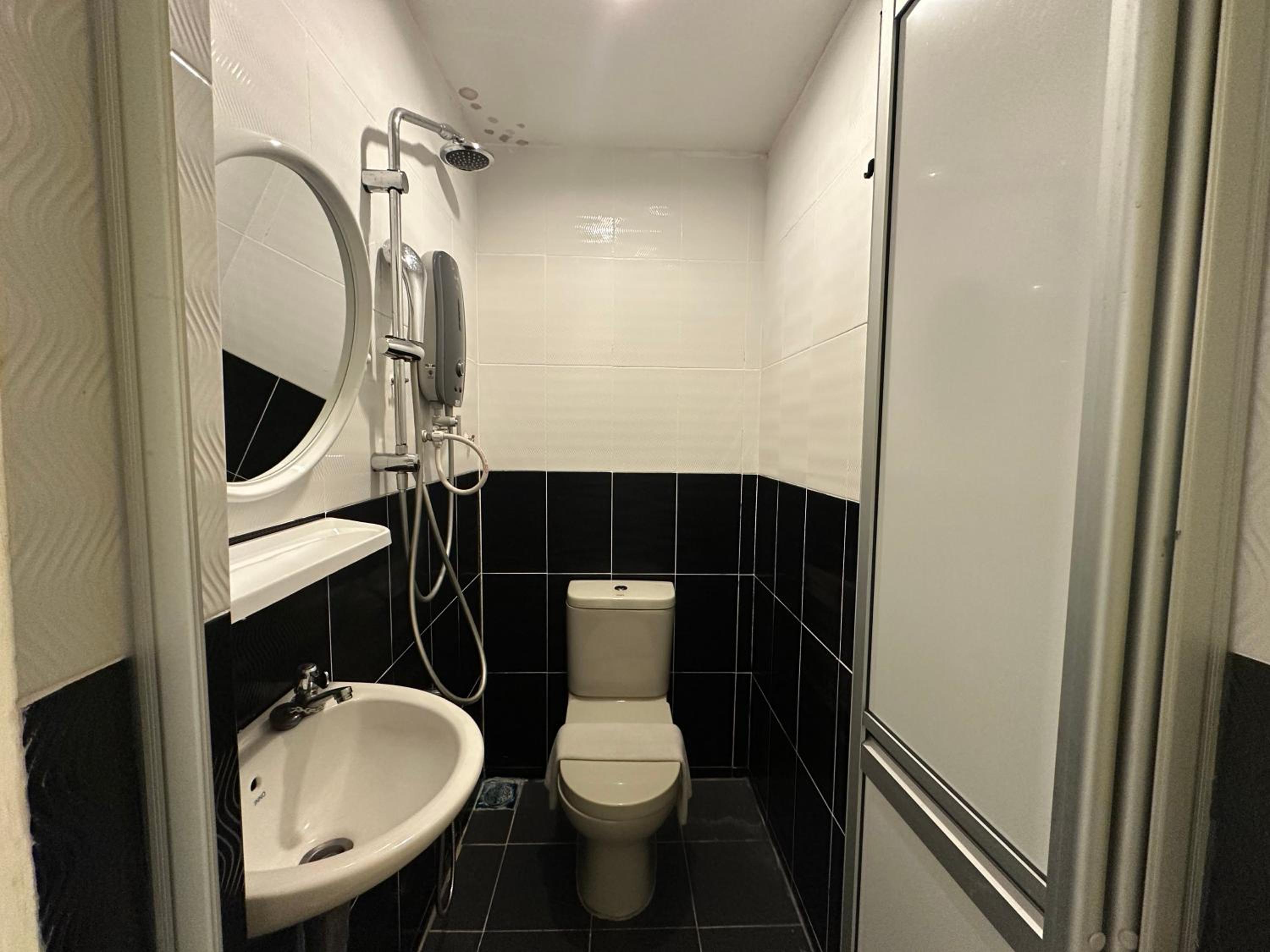 Budget Twin Room photo 3