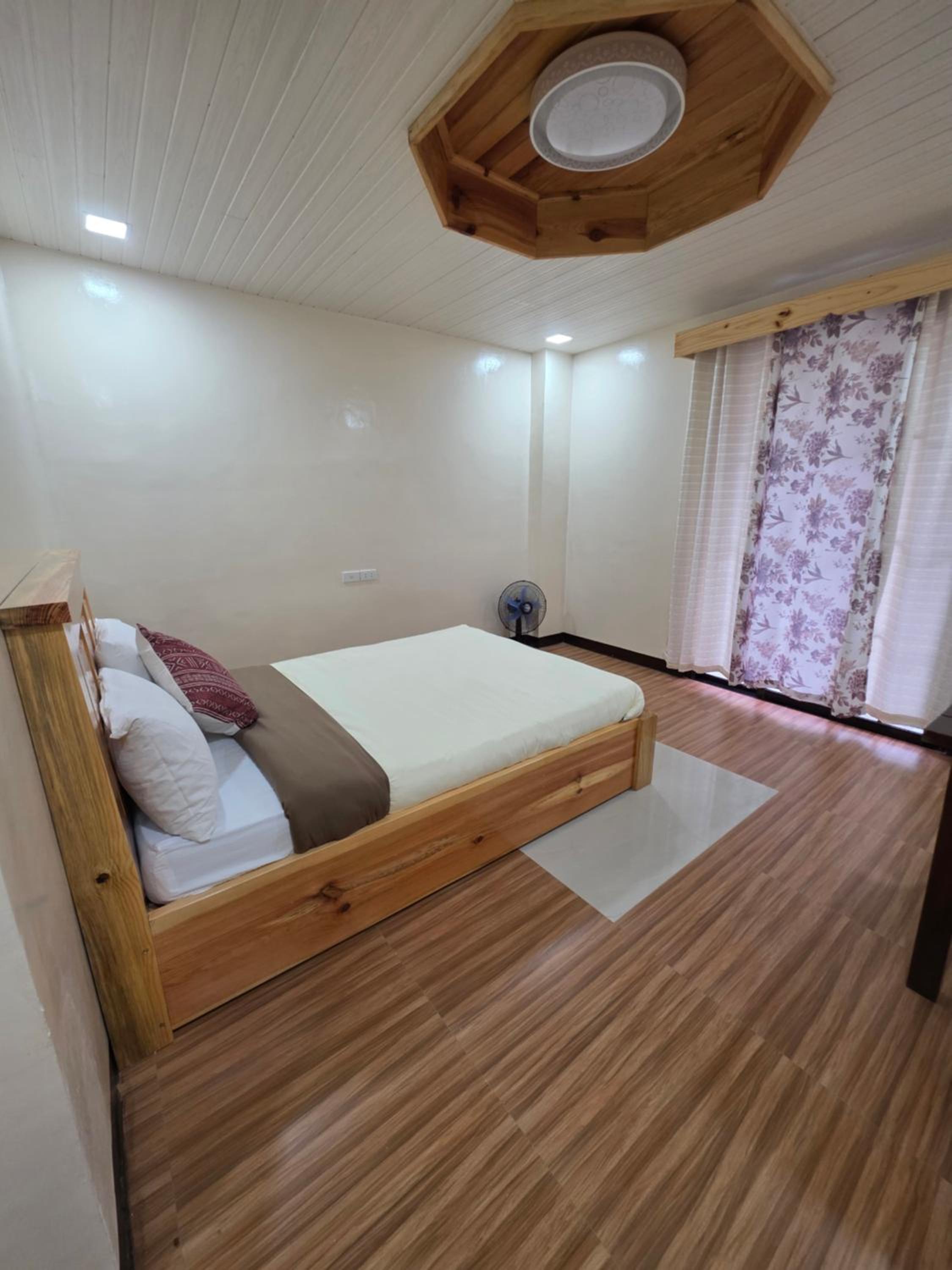 Queen Room photo 3