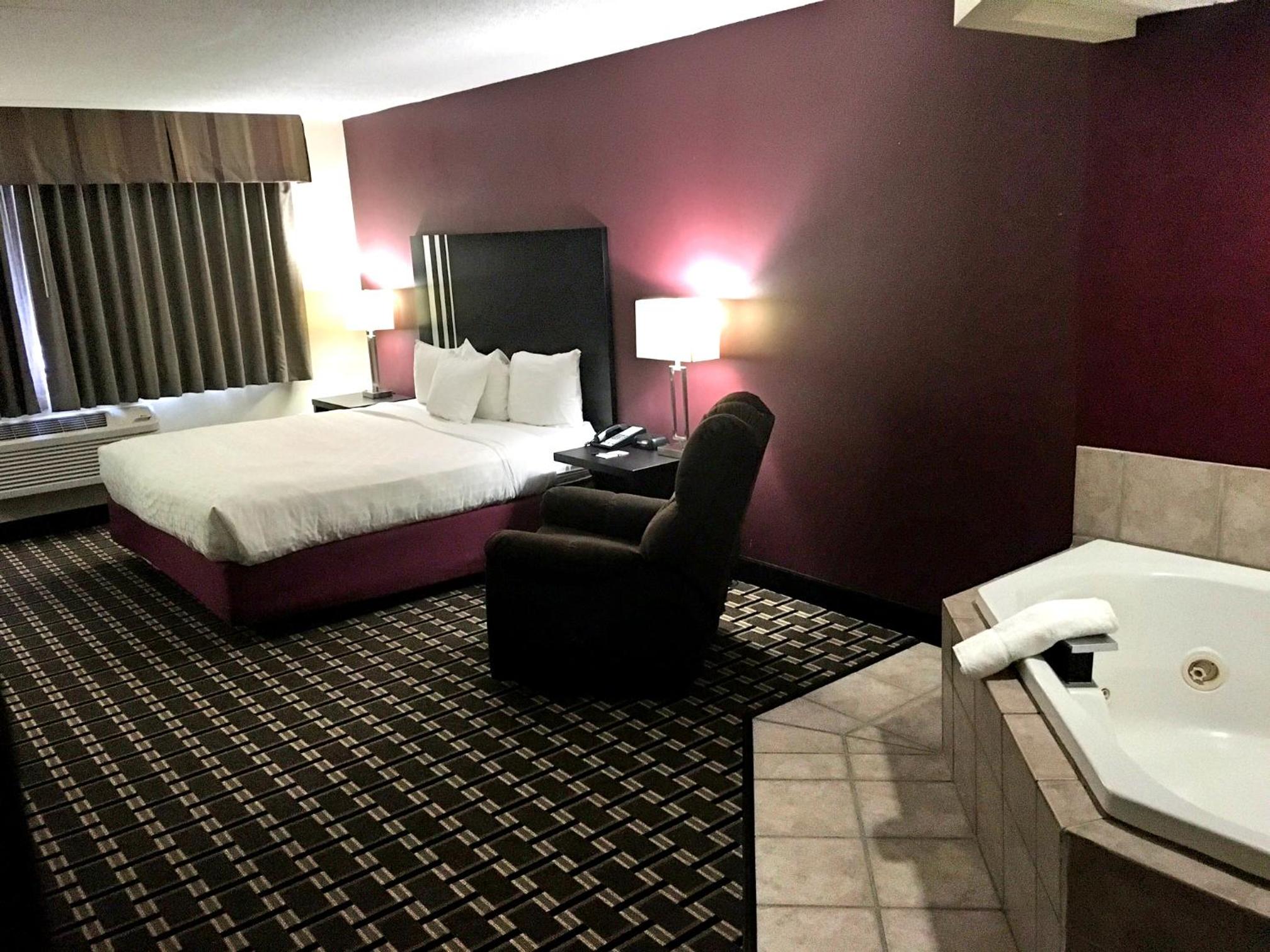 King Room - Non-Smoking - Photo 6