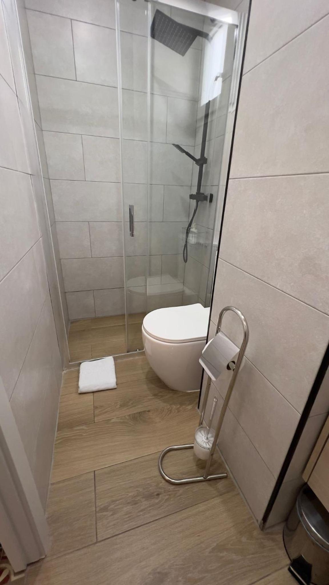 Double Room with Private Bathroom photo 3