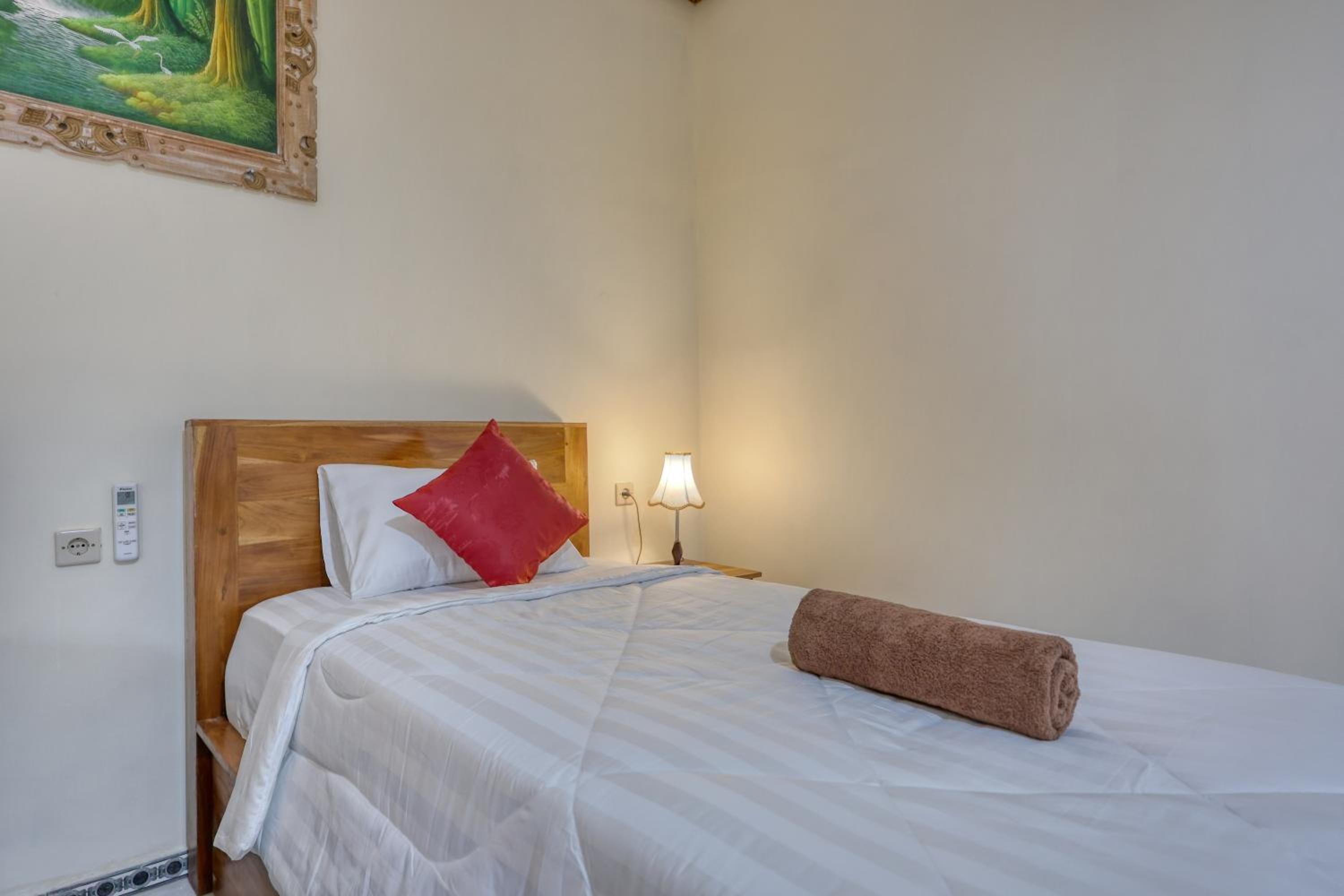 Twin Room - Photo 12