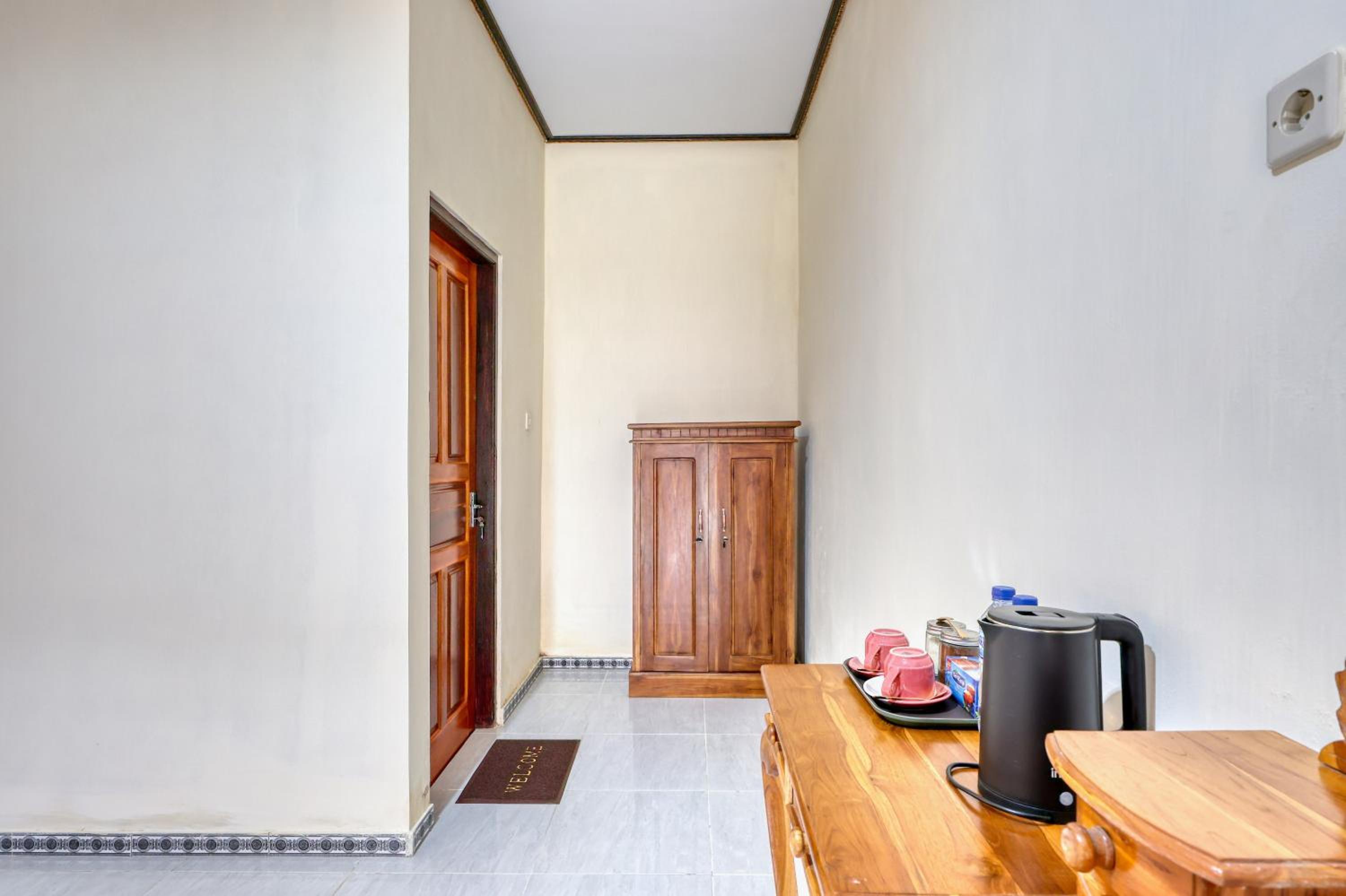 Twin Room - Photo 11