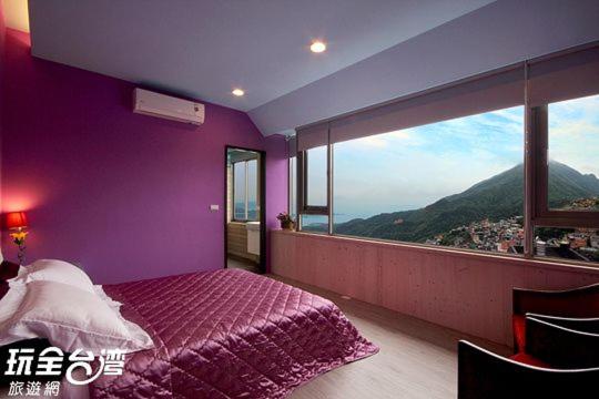 Deluxe Double Room with Side Sea View