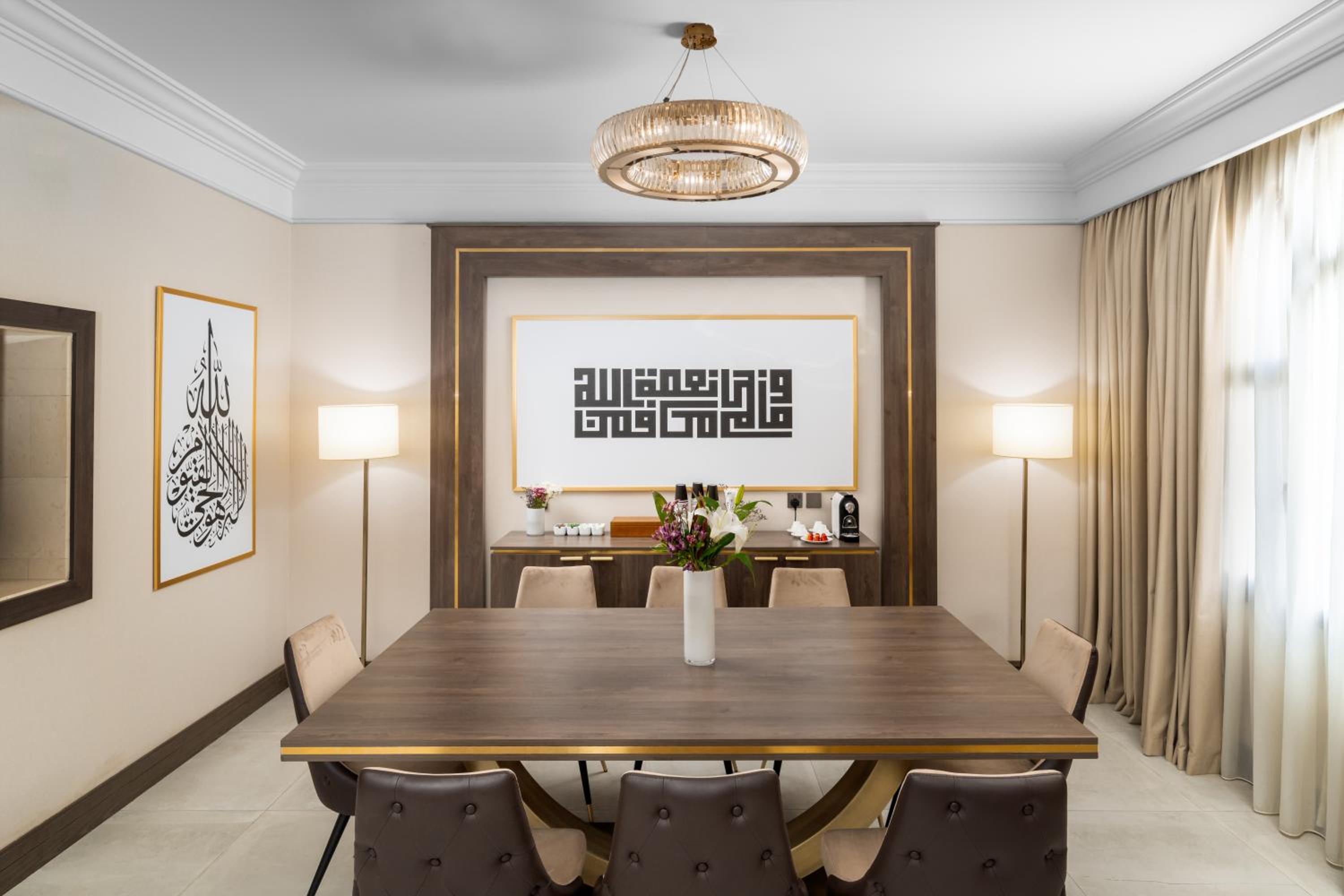 Executive Suite - Photo 2