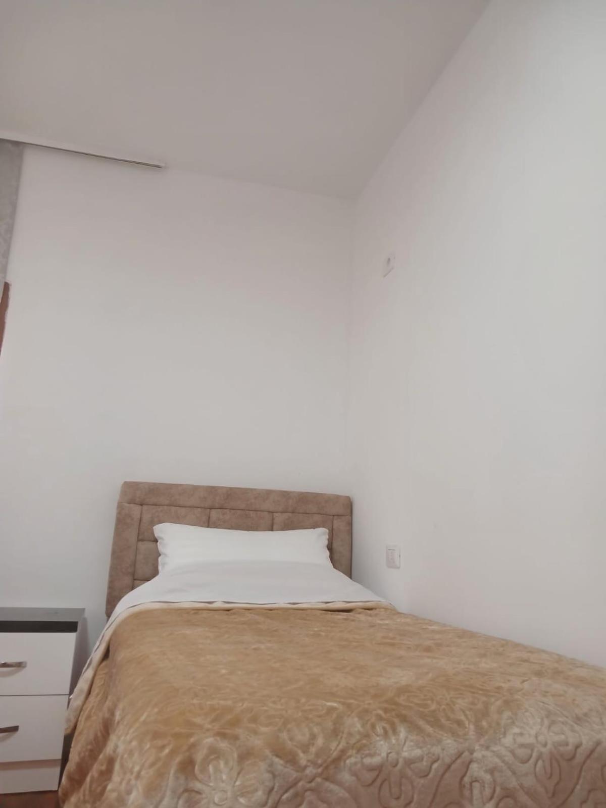 Single Room with Bathroom photo 2