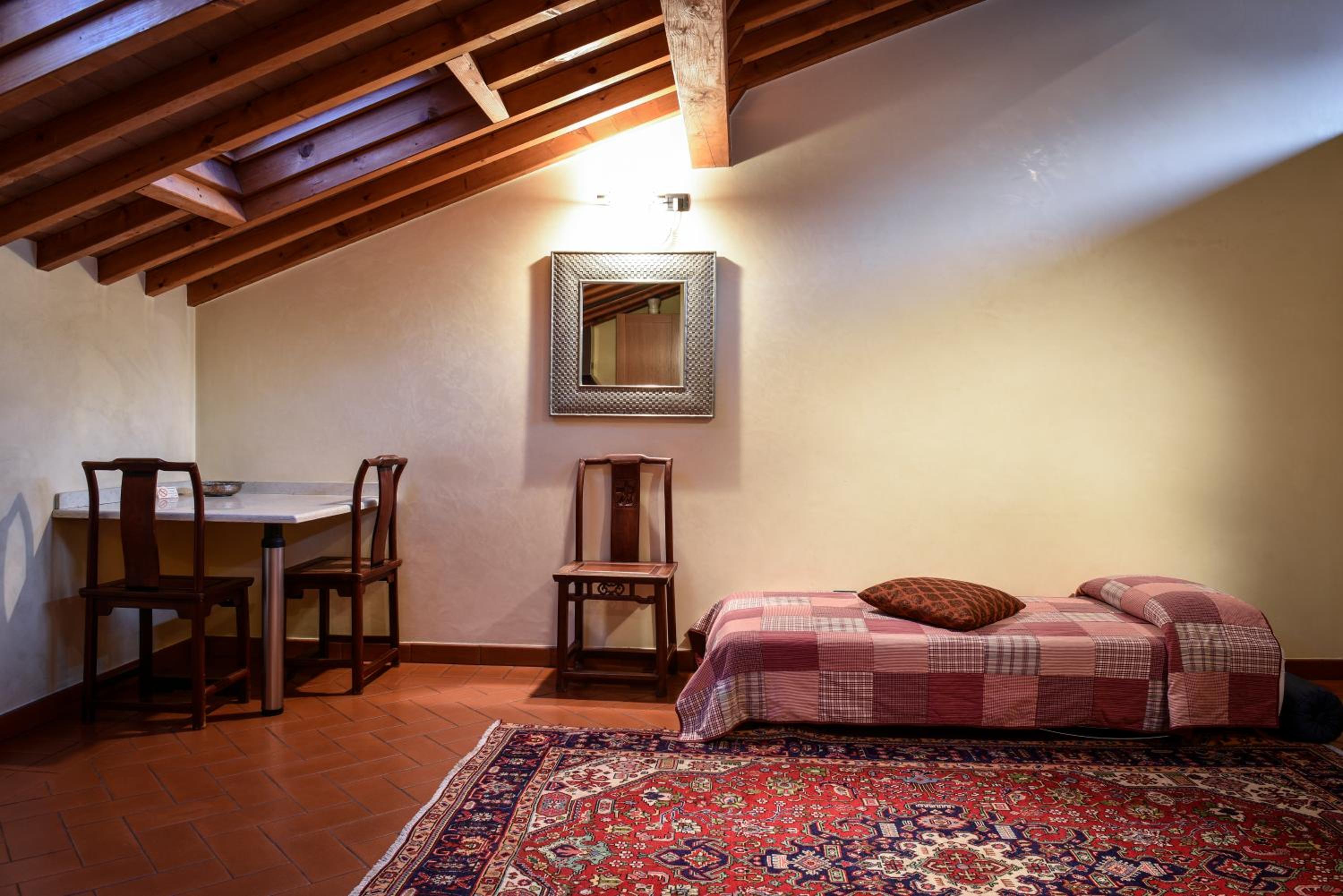 One-Bedroom Apartment - Photo 2