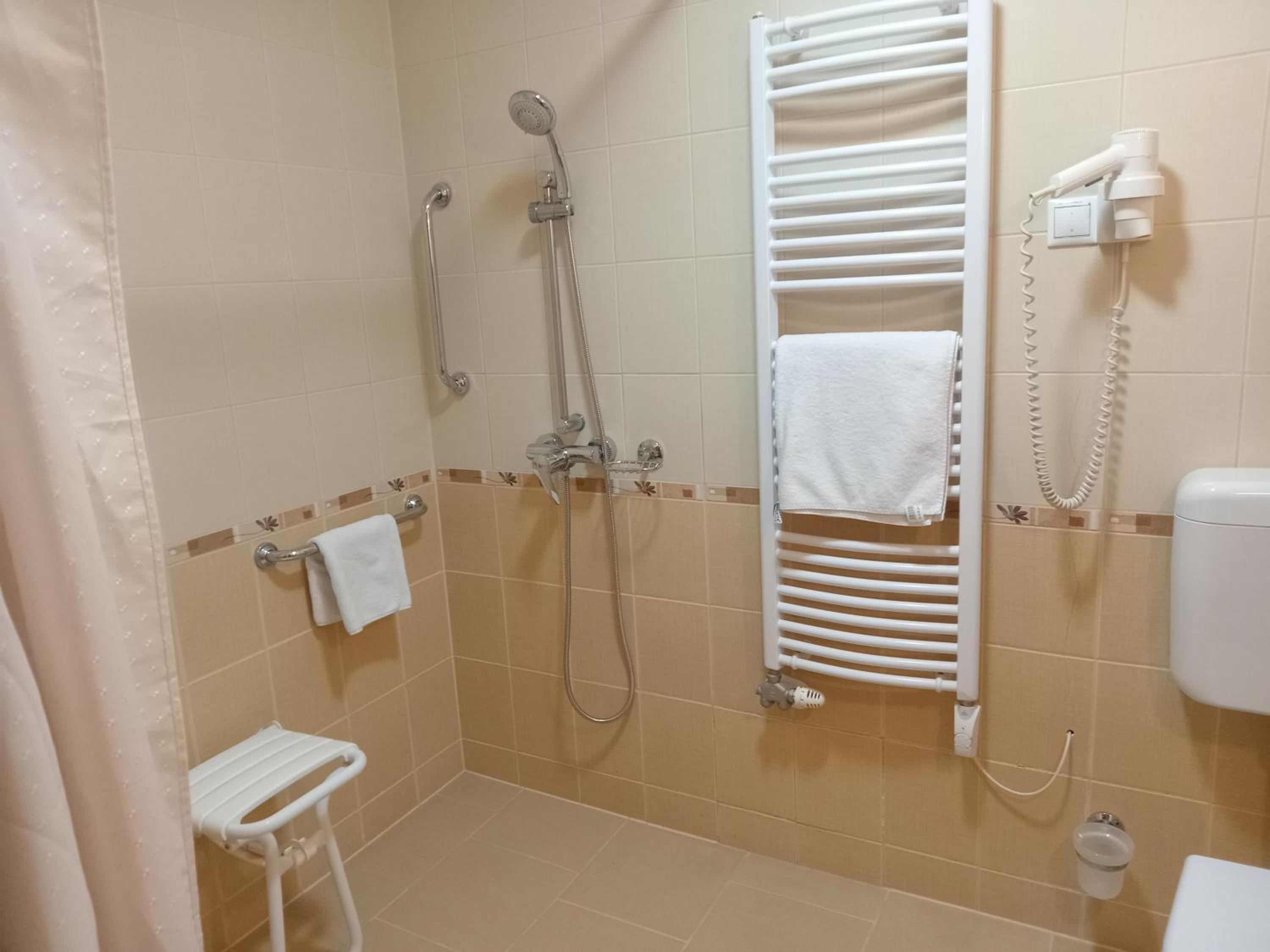 Double or Twin Room - Disability Access photo 3