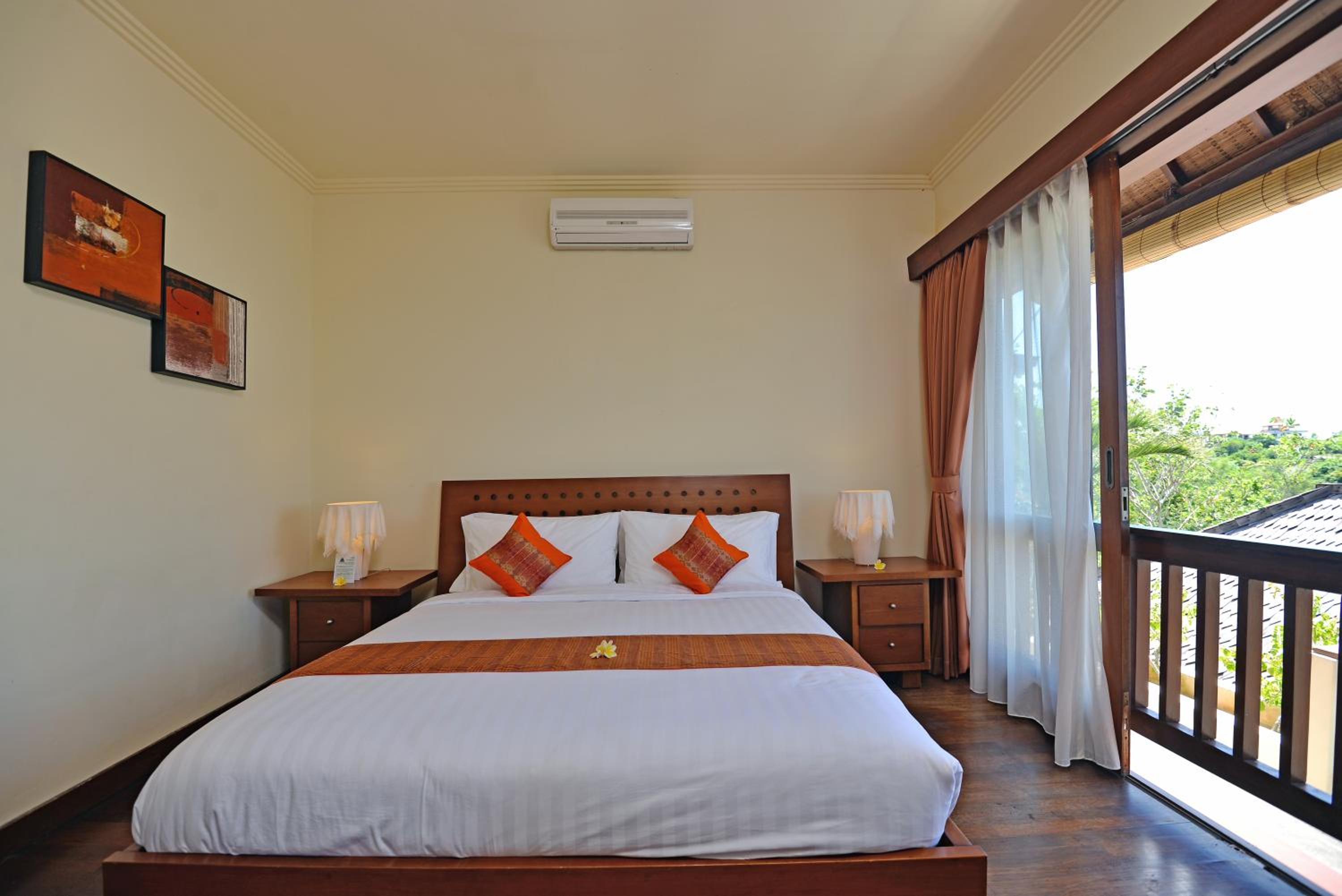 Three-Bedroom Villa with Private Pool photo 3