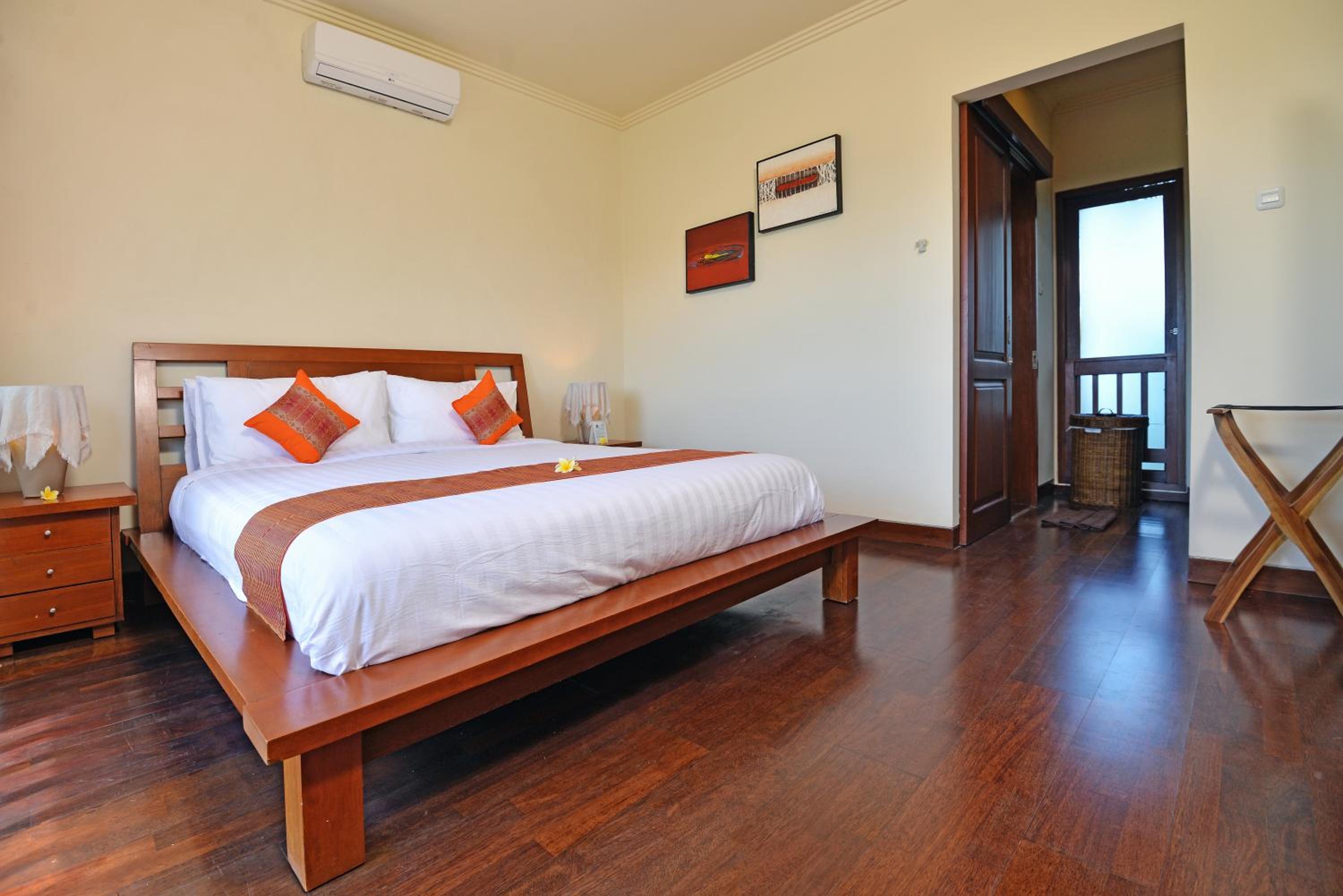 Three-Bedroom Villa with Private Pool photo 2