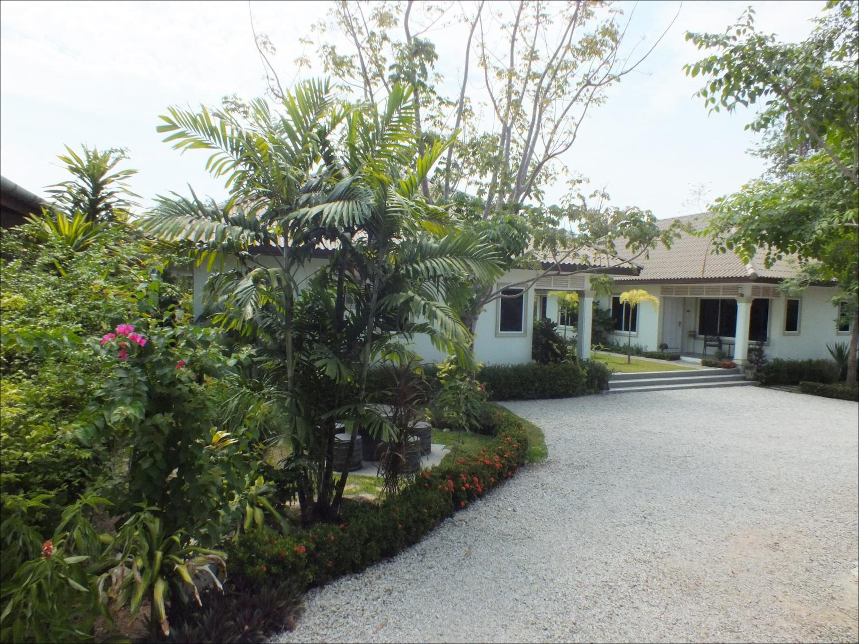 One-Bedroom Villa - Photo 37