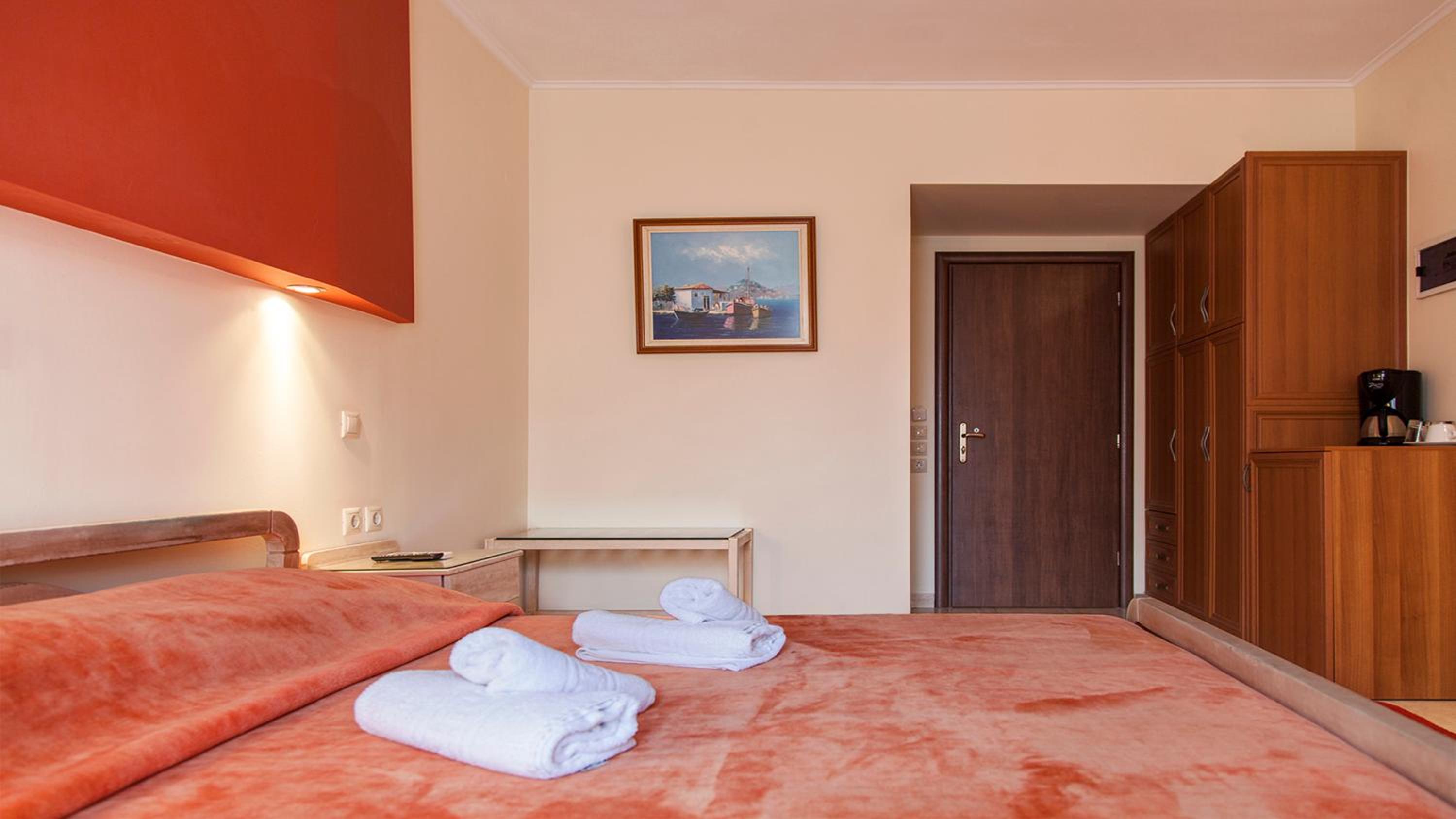 Standard Triple Room photo 2
