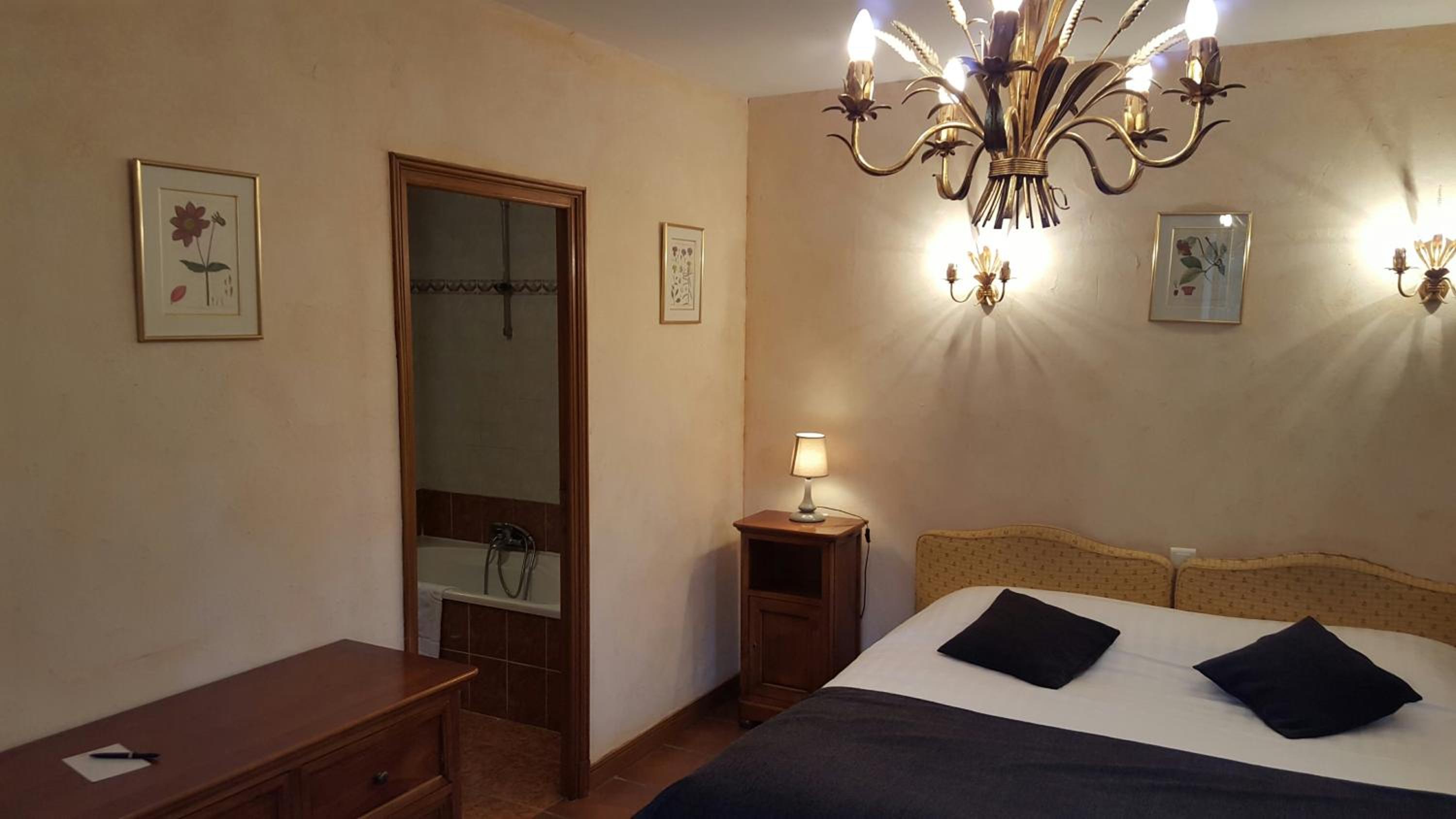 Comfort Room In Swimming Pool Residence photo 2