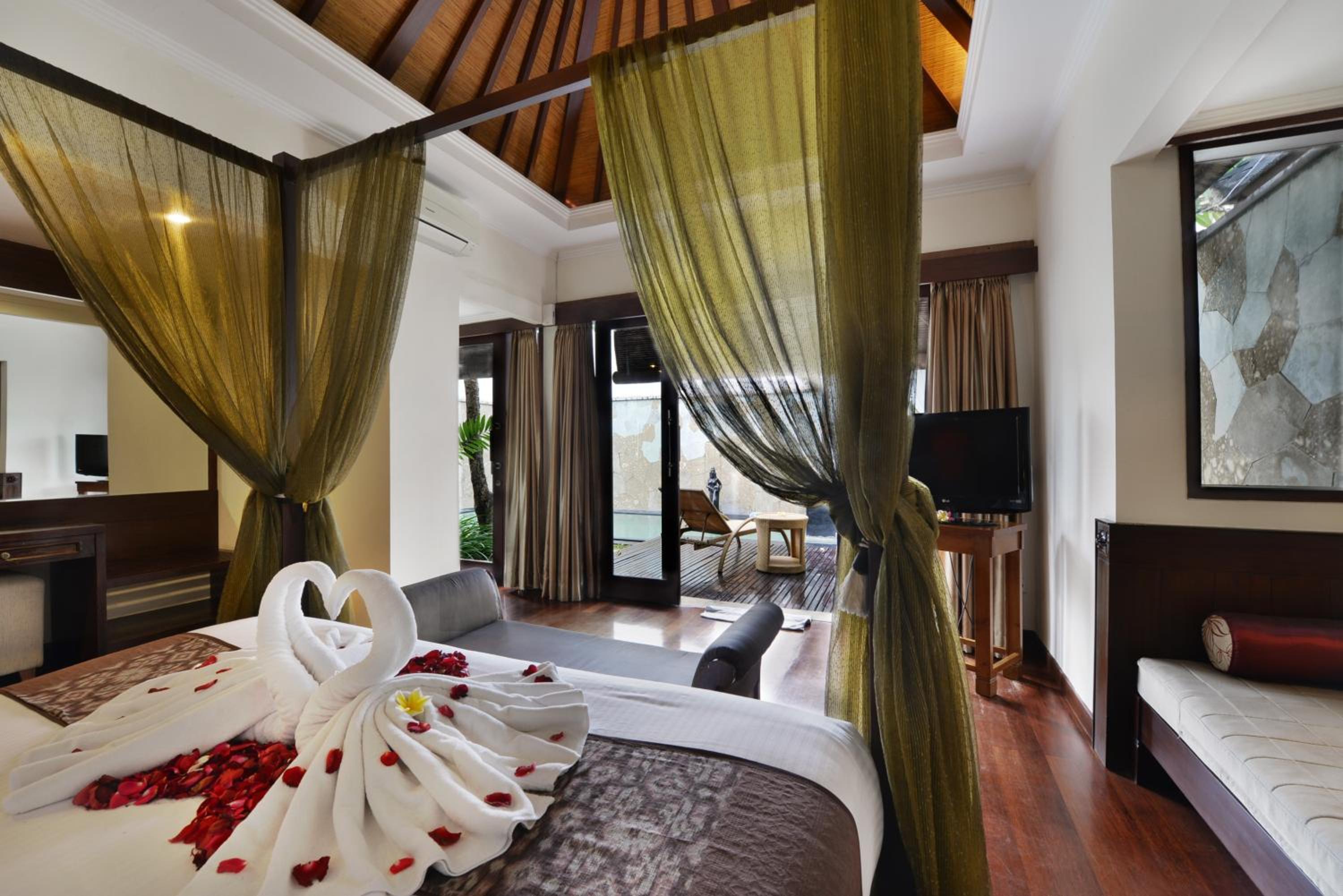 Special Offer - Honeymoon Package at One-Bedroom Villa with Private Pool - Photo 1