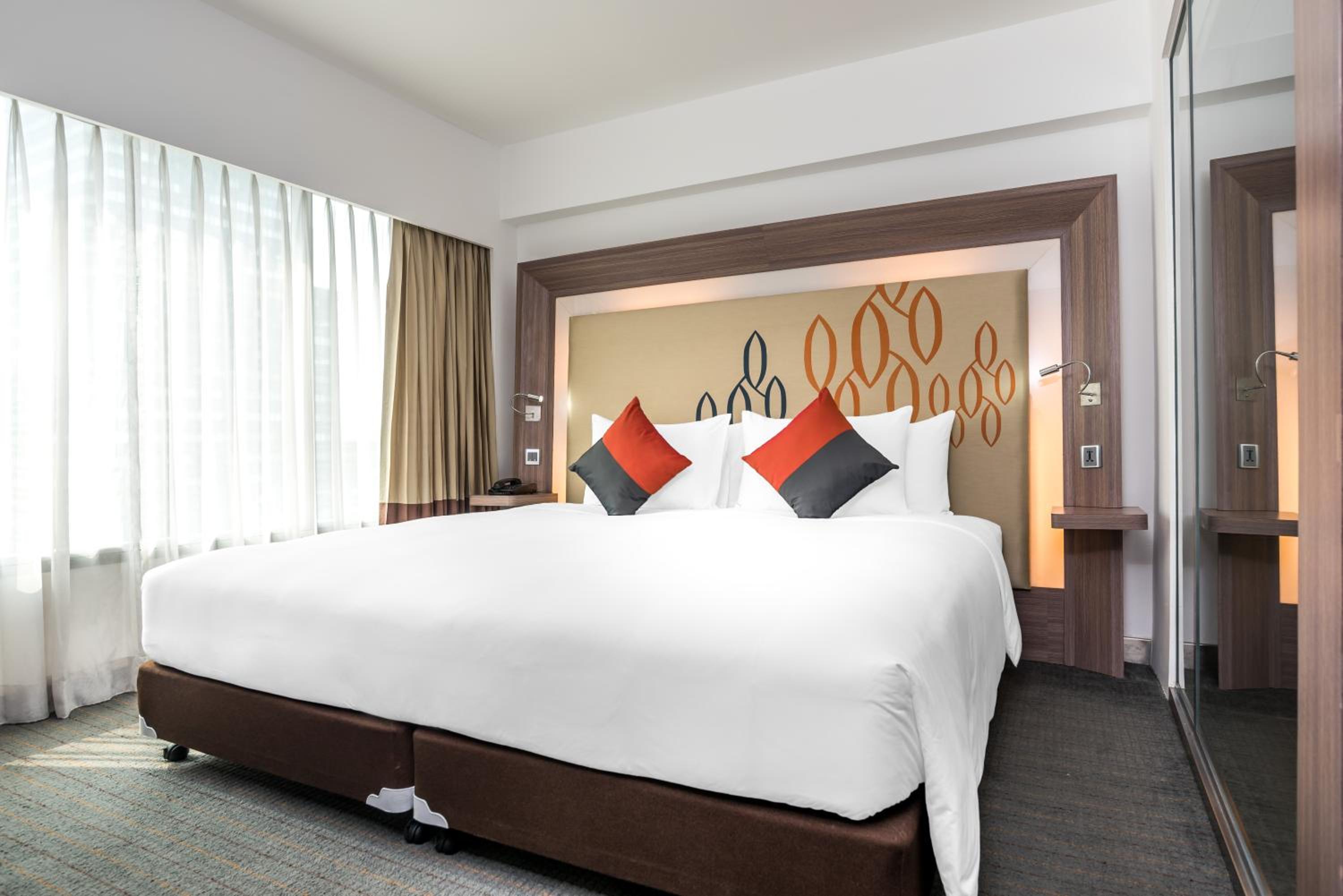 Deluxe King Room - High Floor photo 3