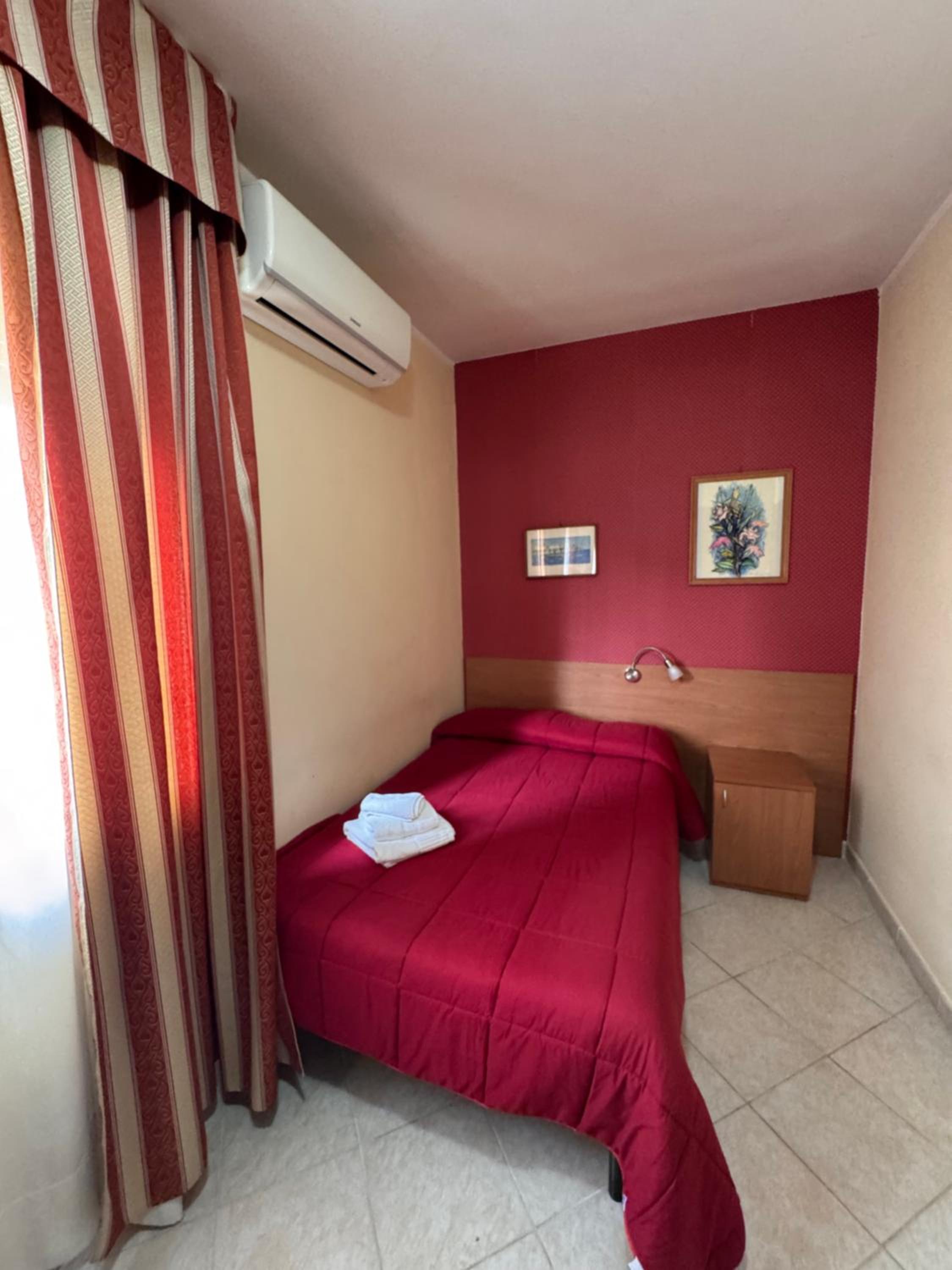 Single Room photo 2
