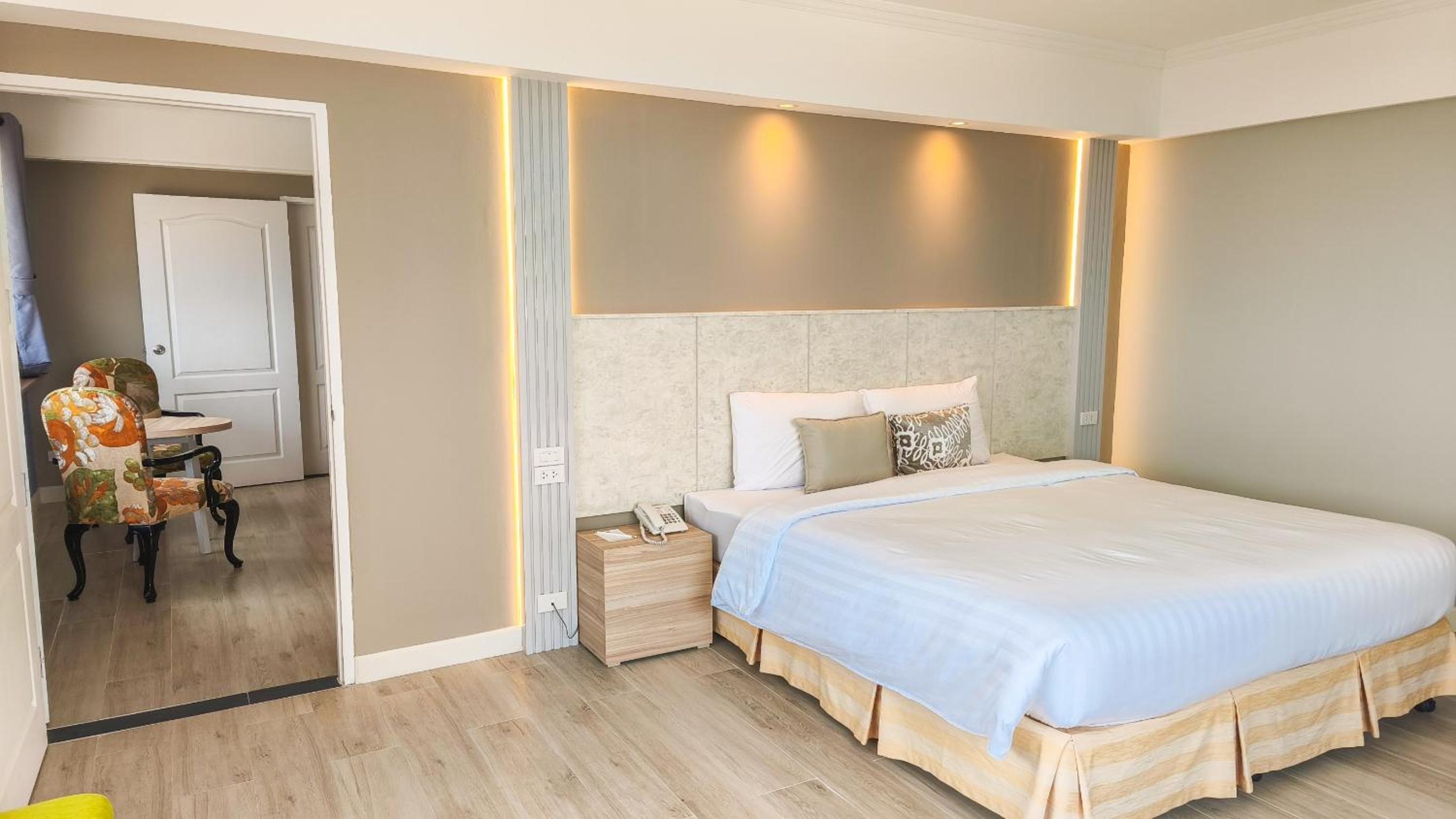 Suite with City View photo 3
