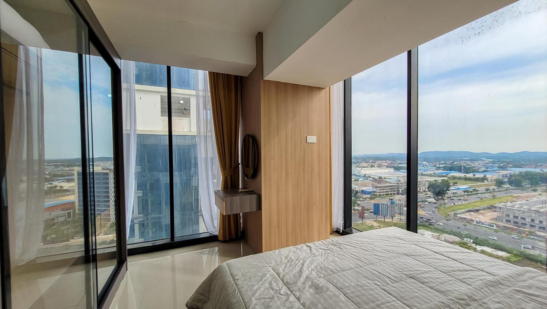 Two-Bedroom Apartment with View - Photo 4