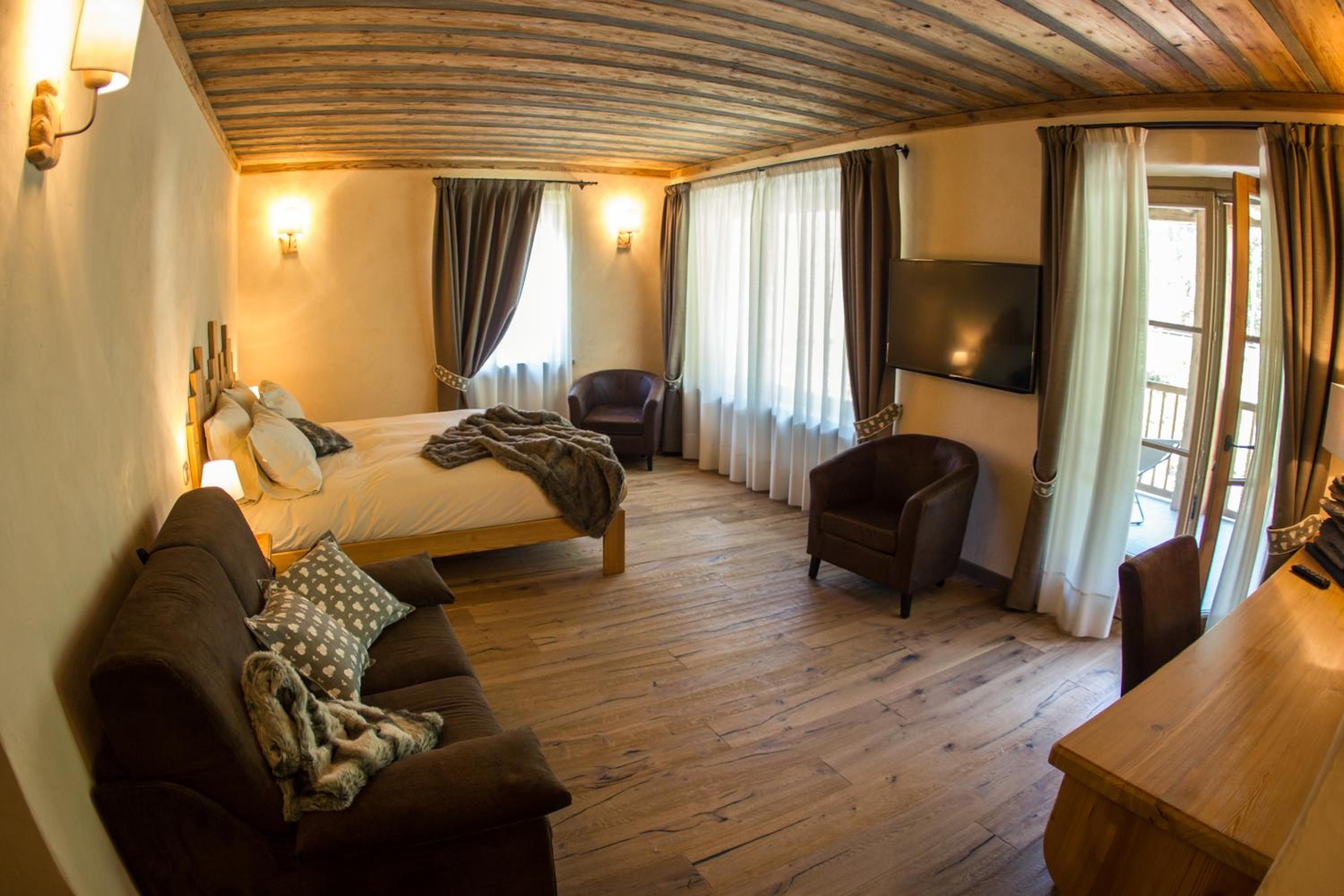 Superior Double or Twin Room with Terrace