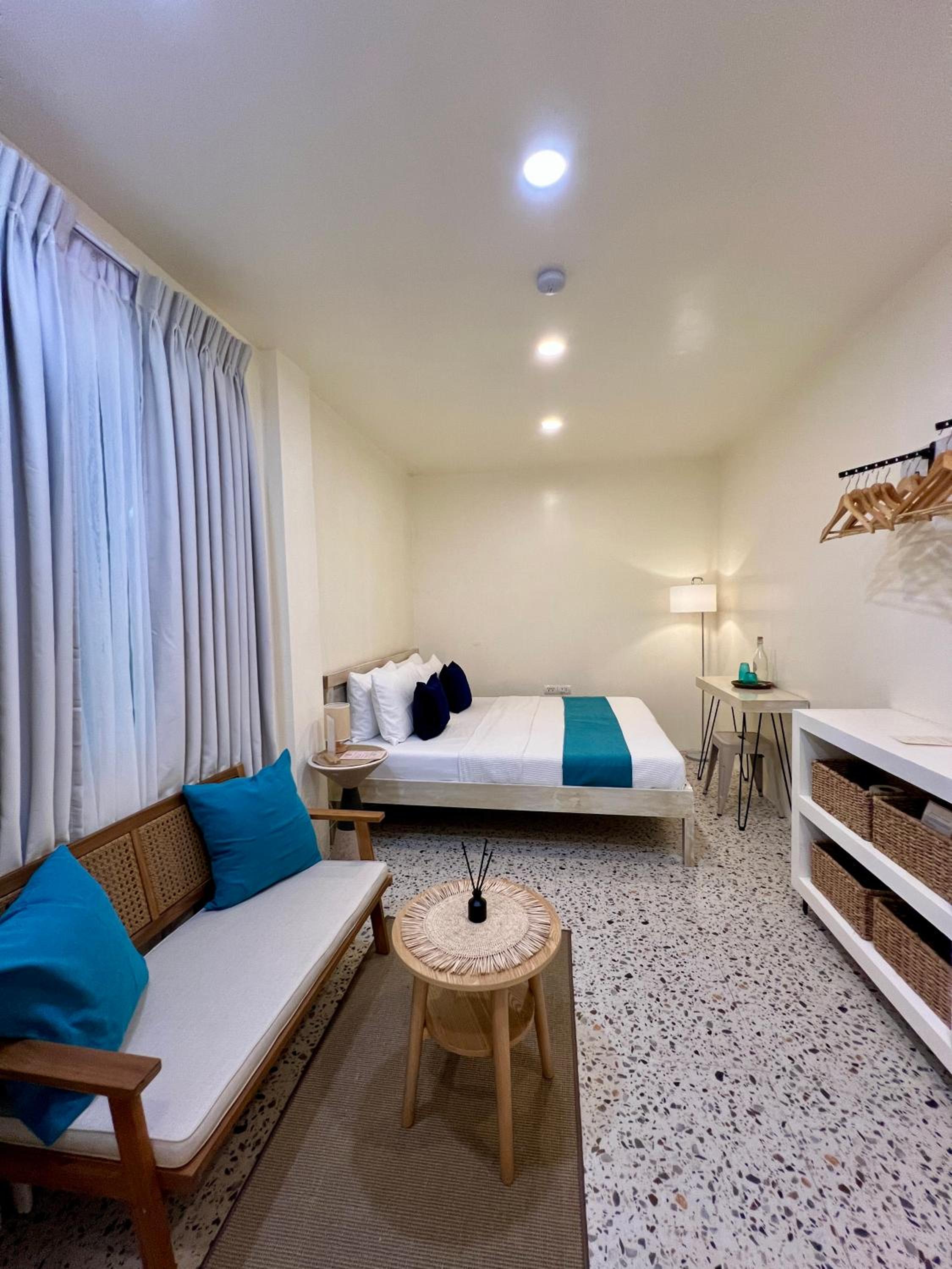 Deluxe Queen Suite