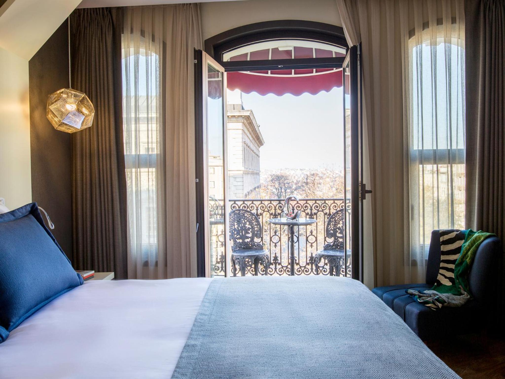 Deluxe Room with Balcony photo 3