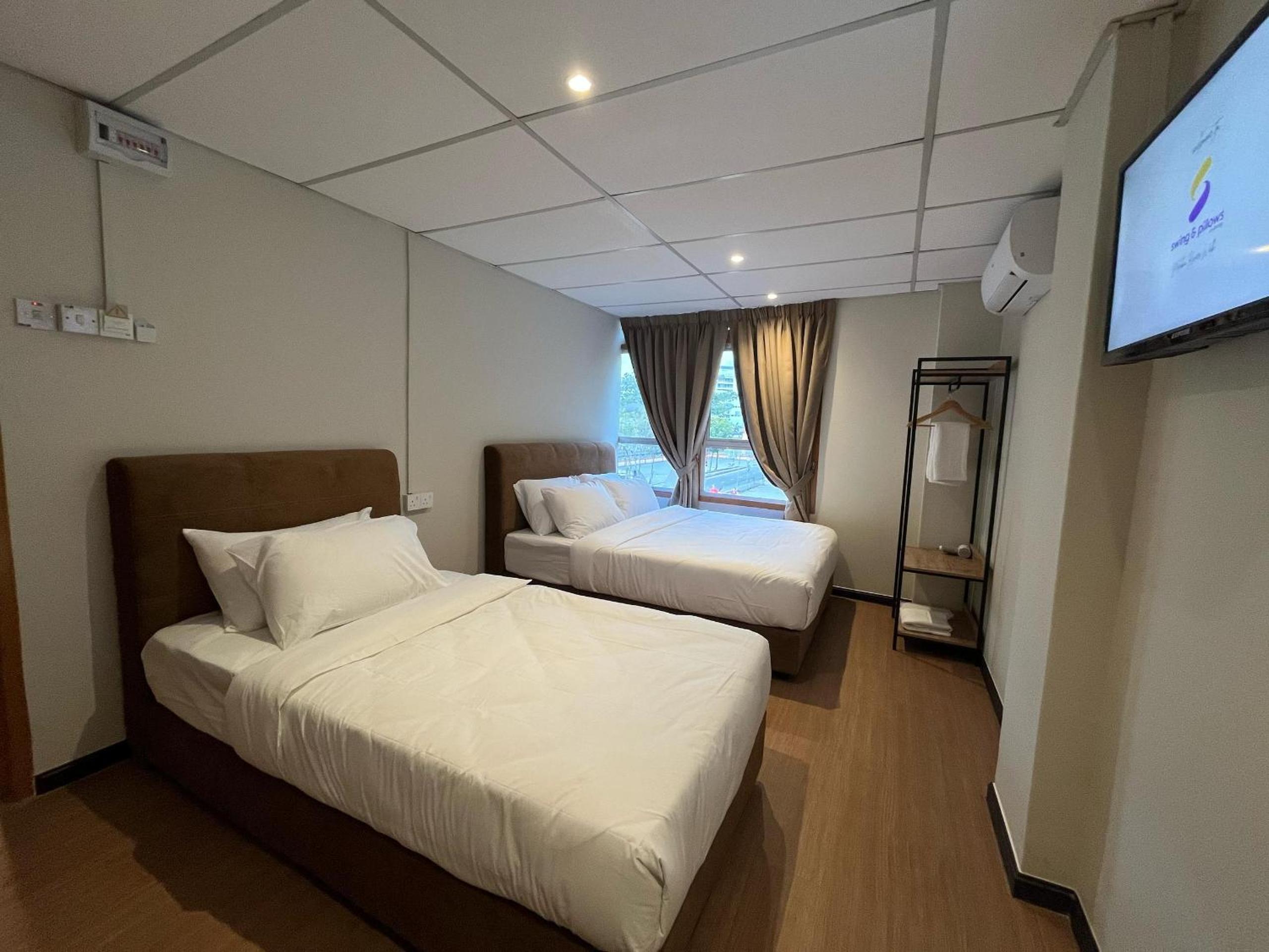 Deluxe Triple Shared Bathroom