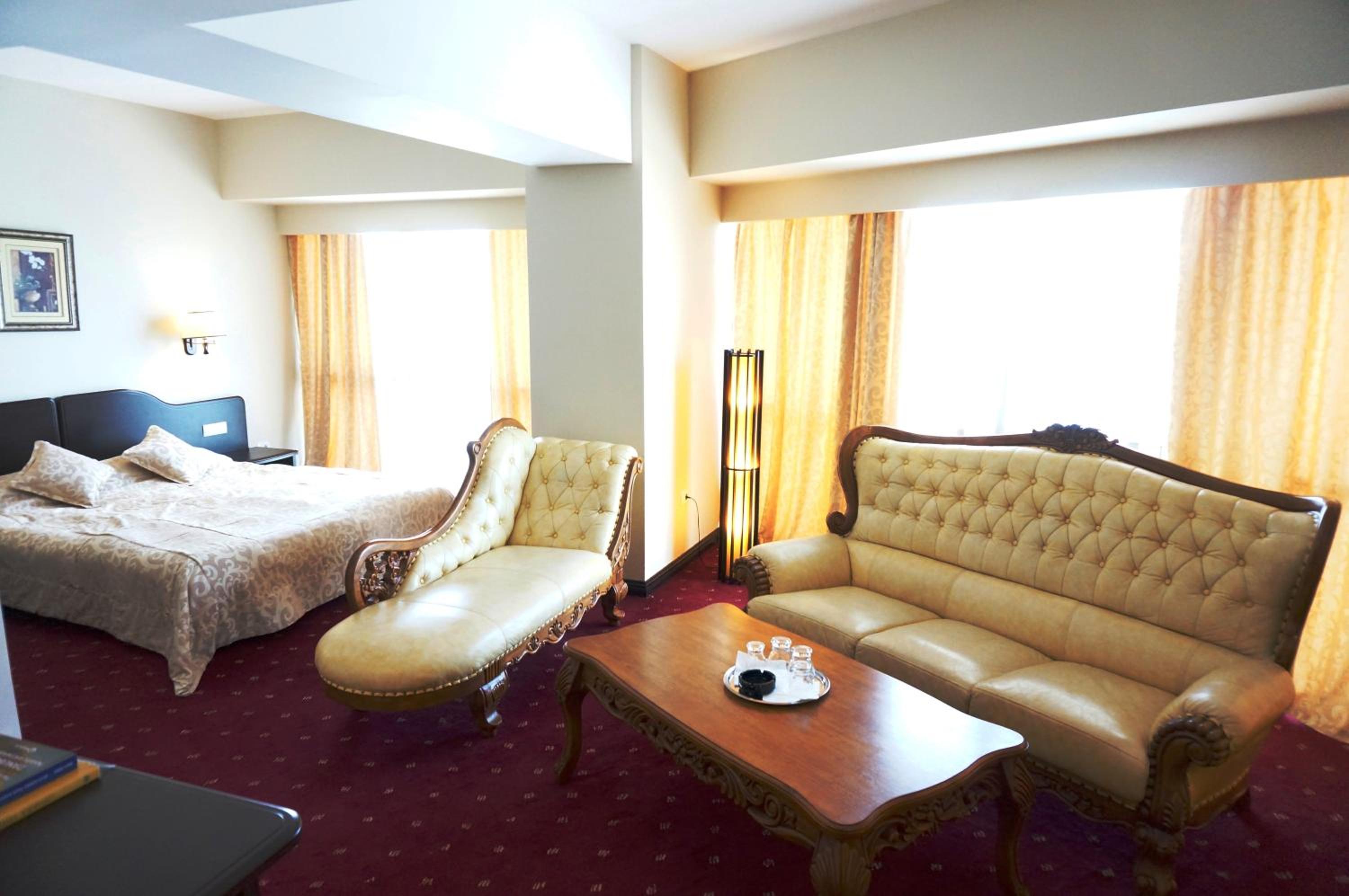 Suite - Photo 2