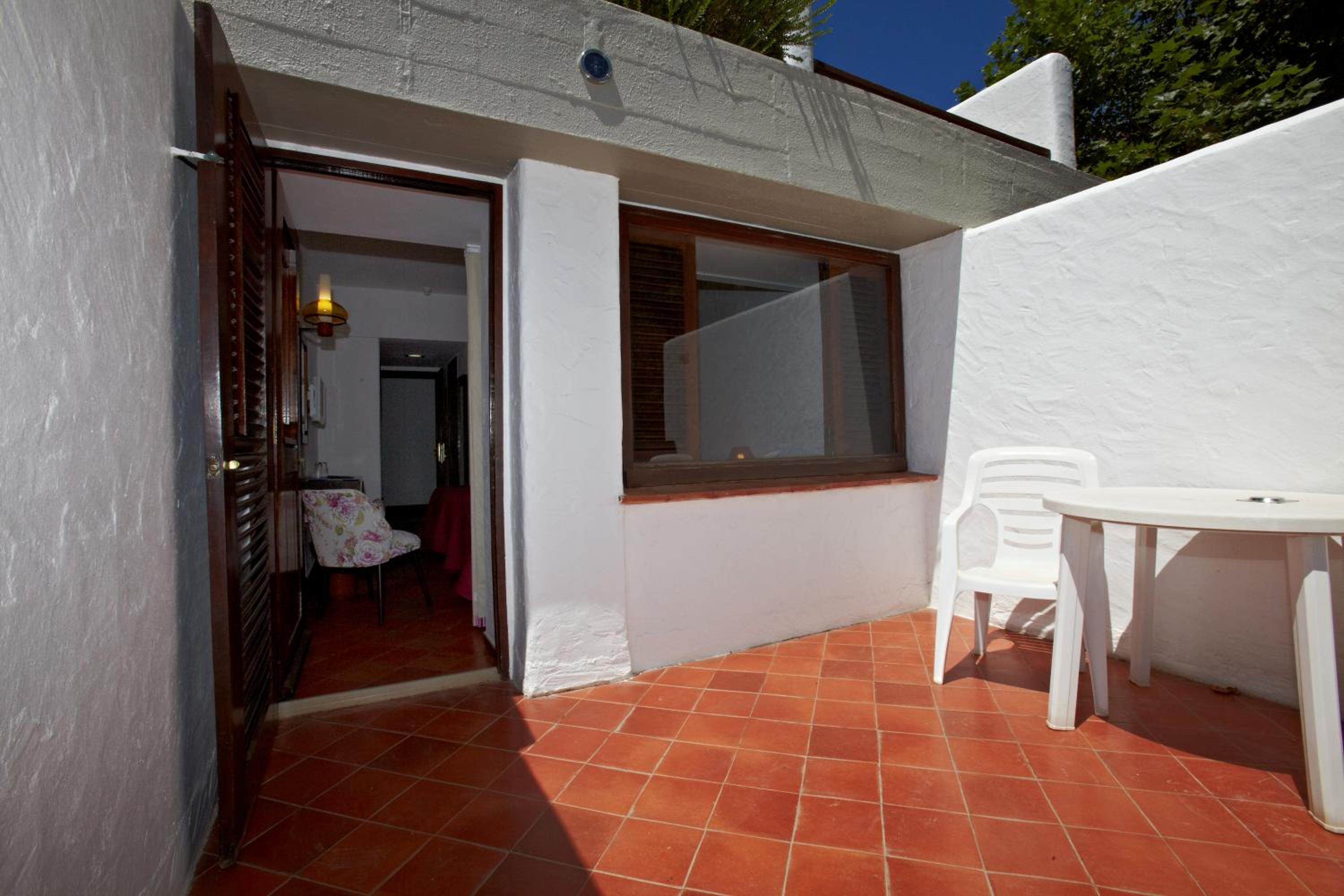 Twin Room with Sea View - Photo 3