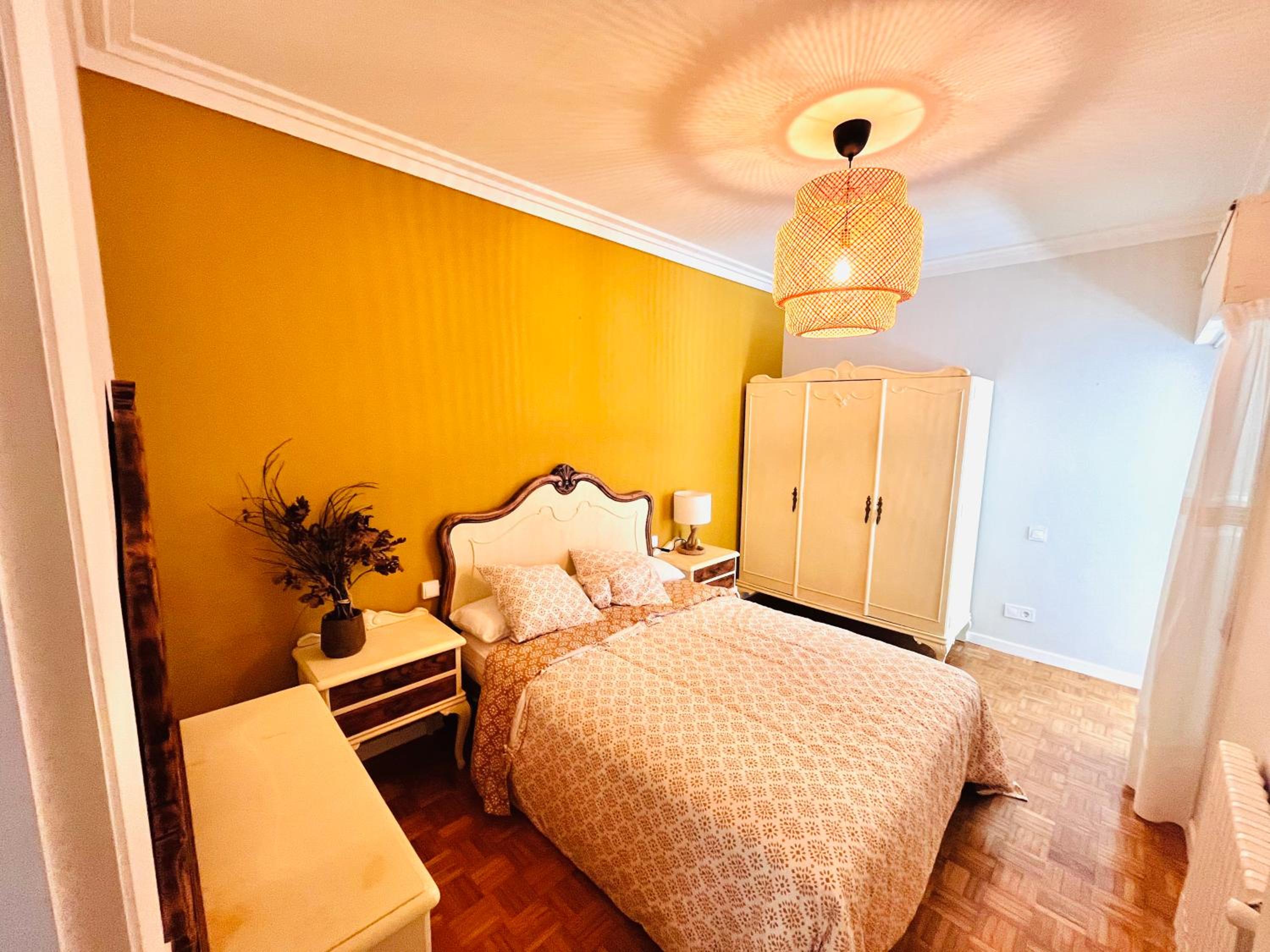 Four-Bedroom Apartment with Balcony  photo 2