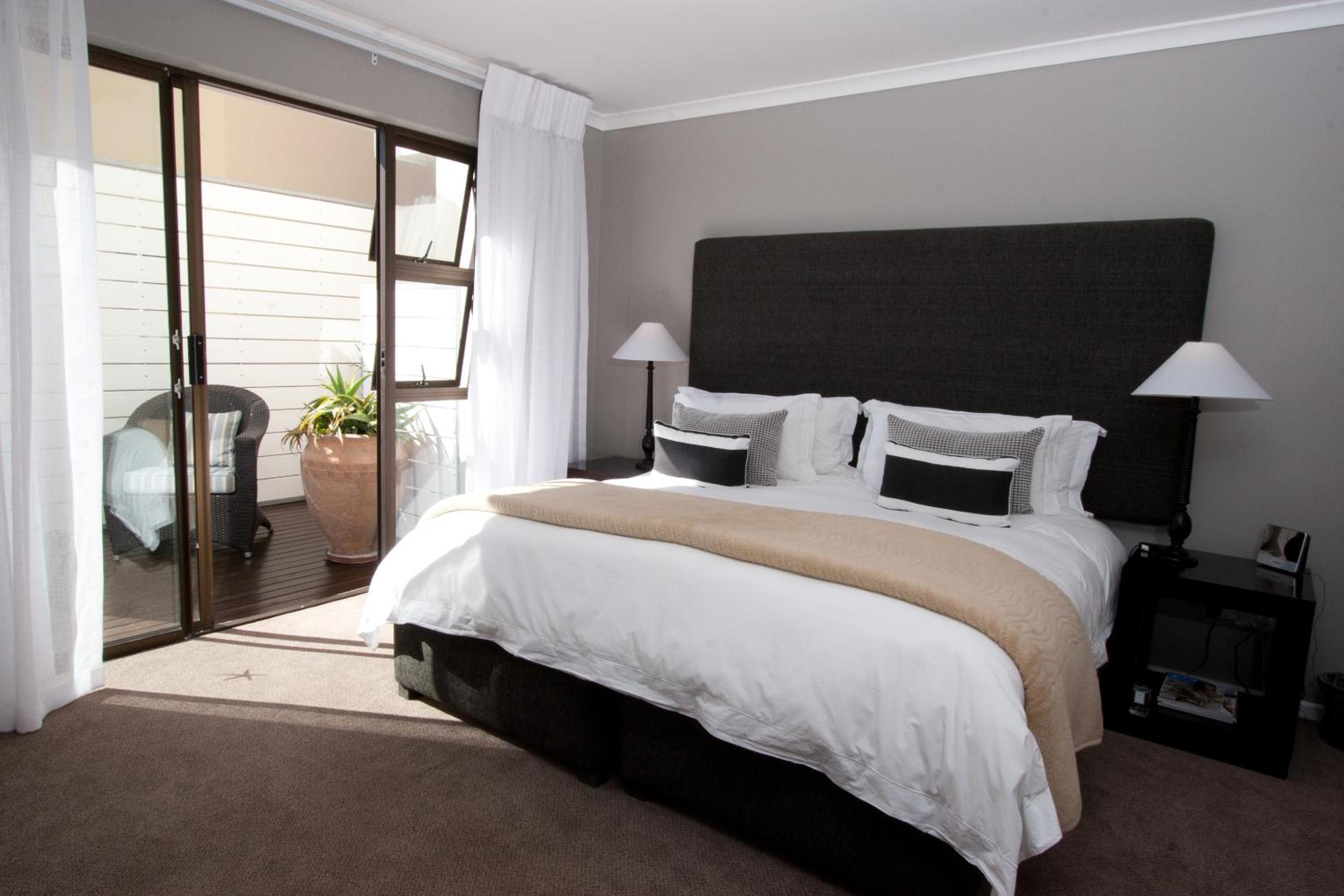 King or Twin Room with Outside Shower