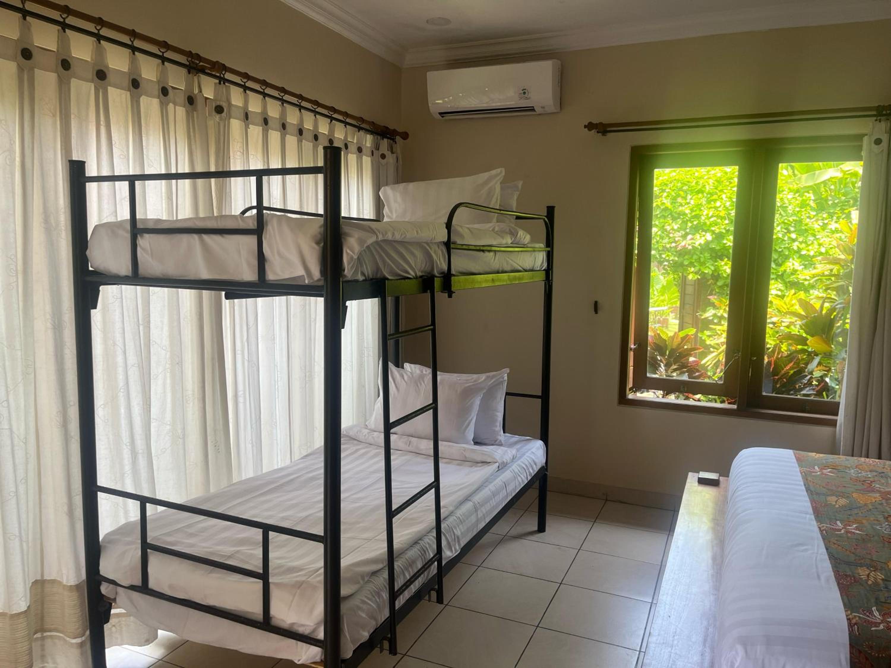 Mixed Dormitory Room