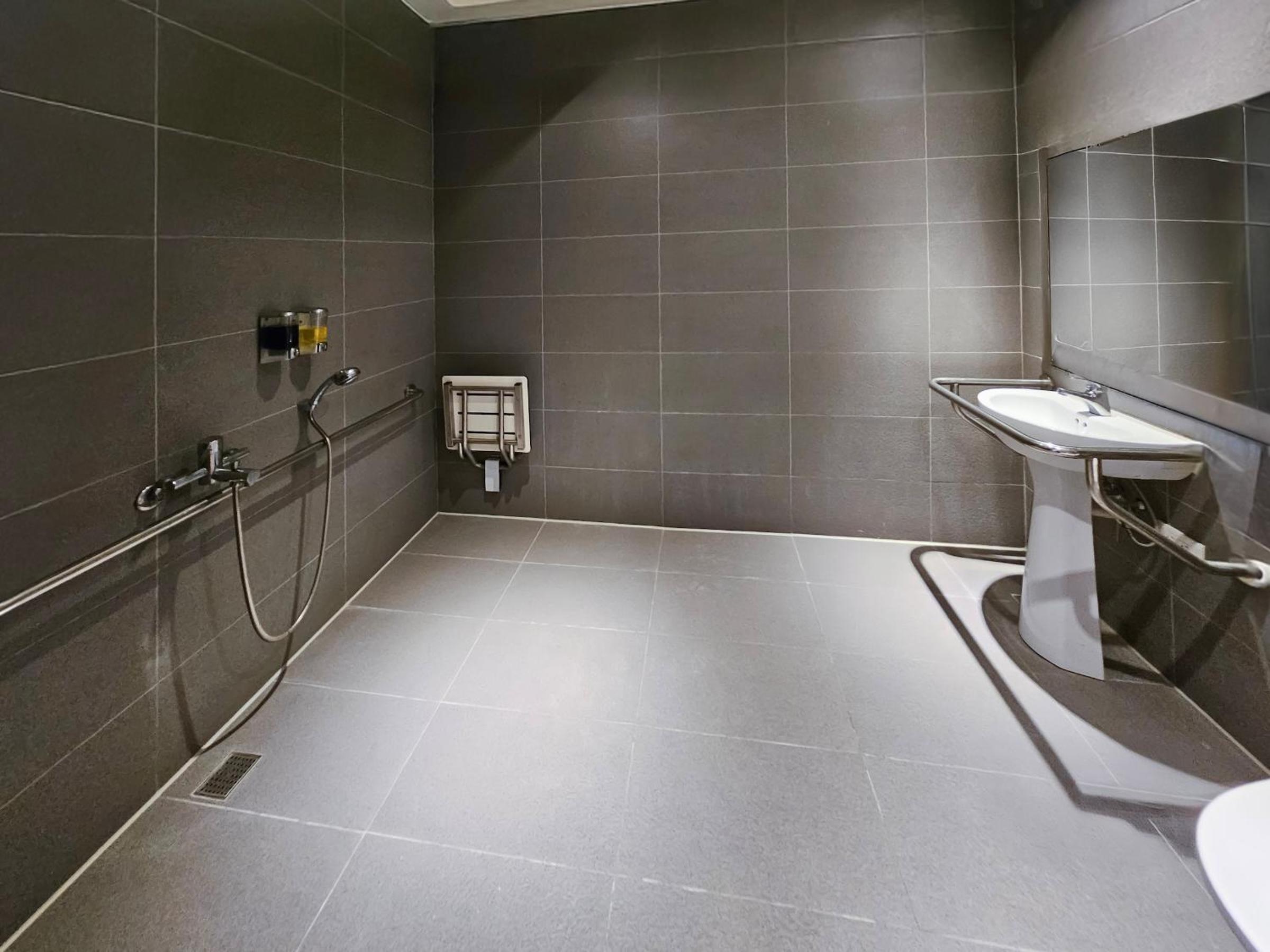 Double Room - Disability Access photo 3