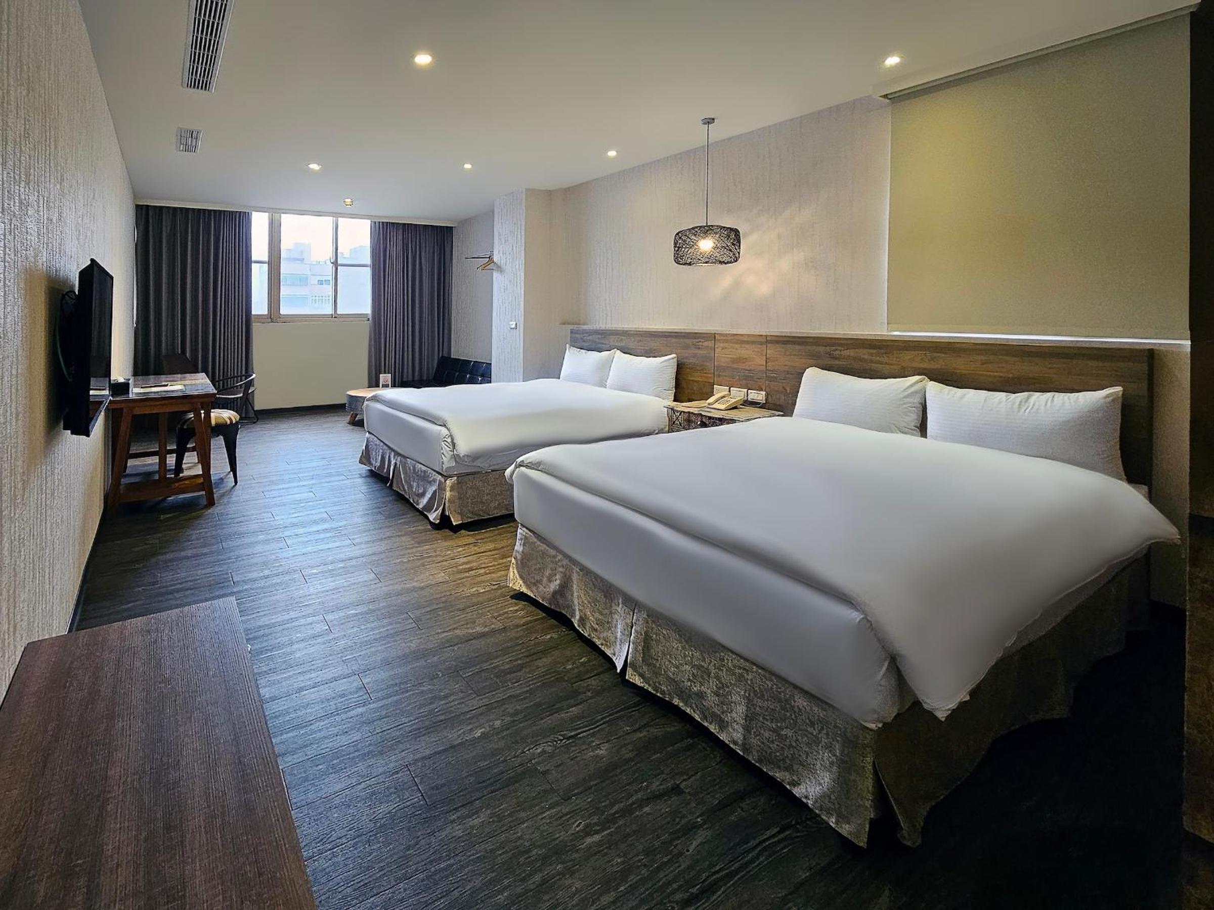 Deluxe Quadruple Room - Photo 2