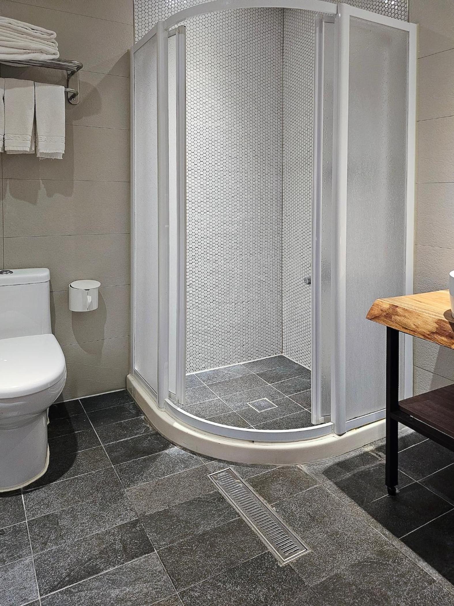 Deluxe Quadruple Room - Photo 4