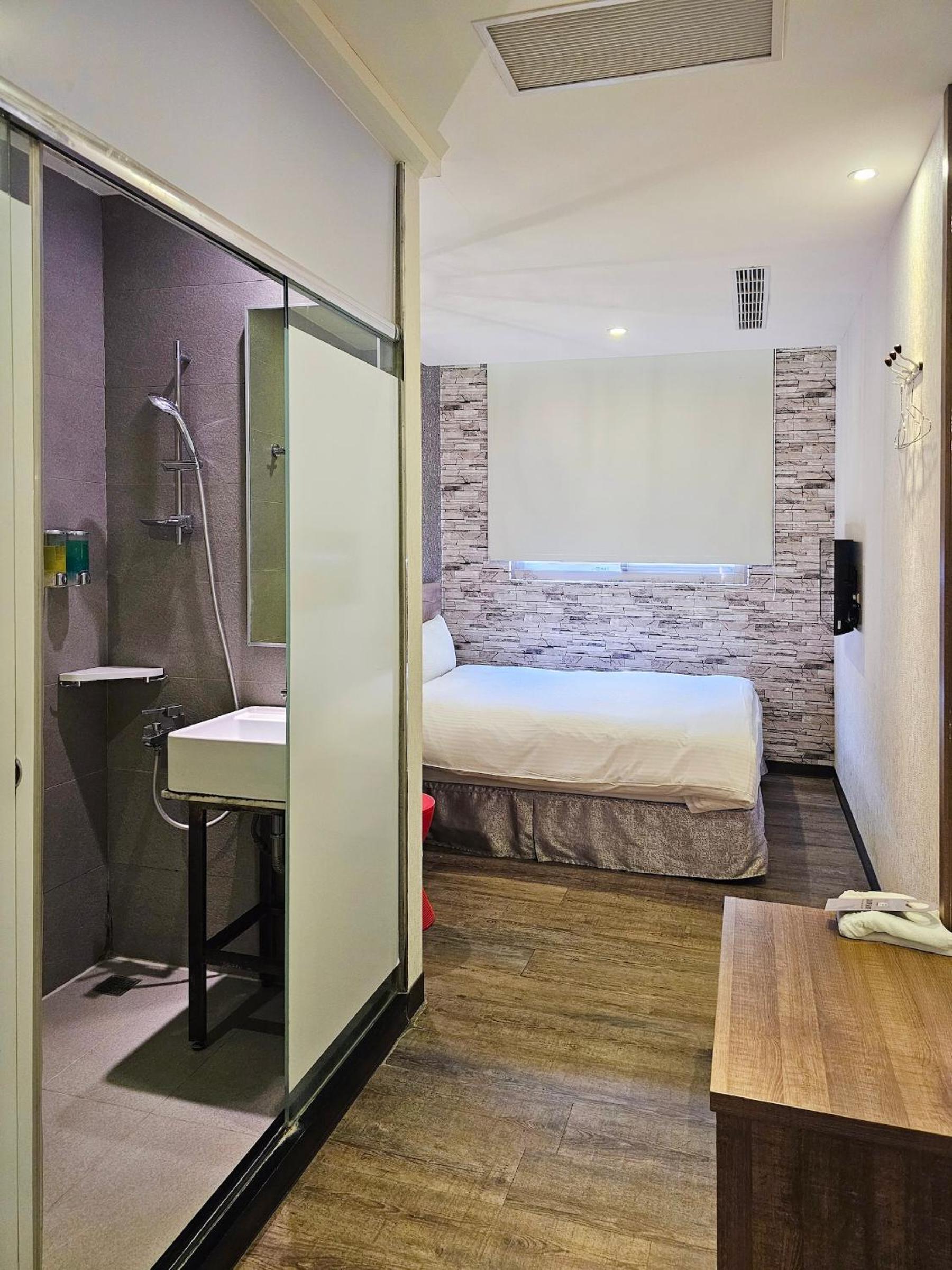 Standard Double Room photo 3