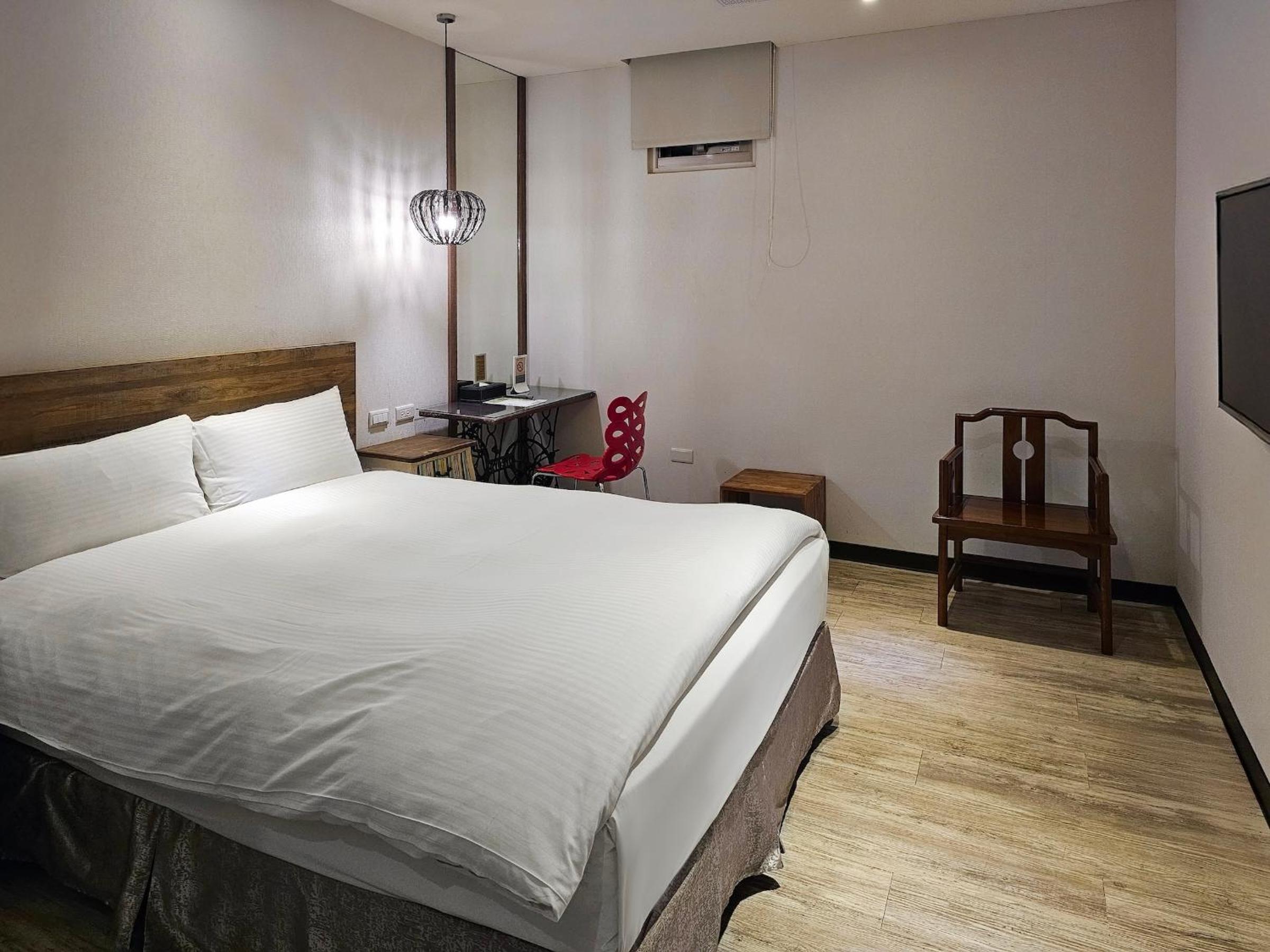 Standard Double Room without Window - Photo 3