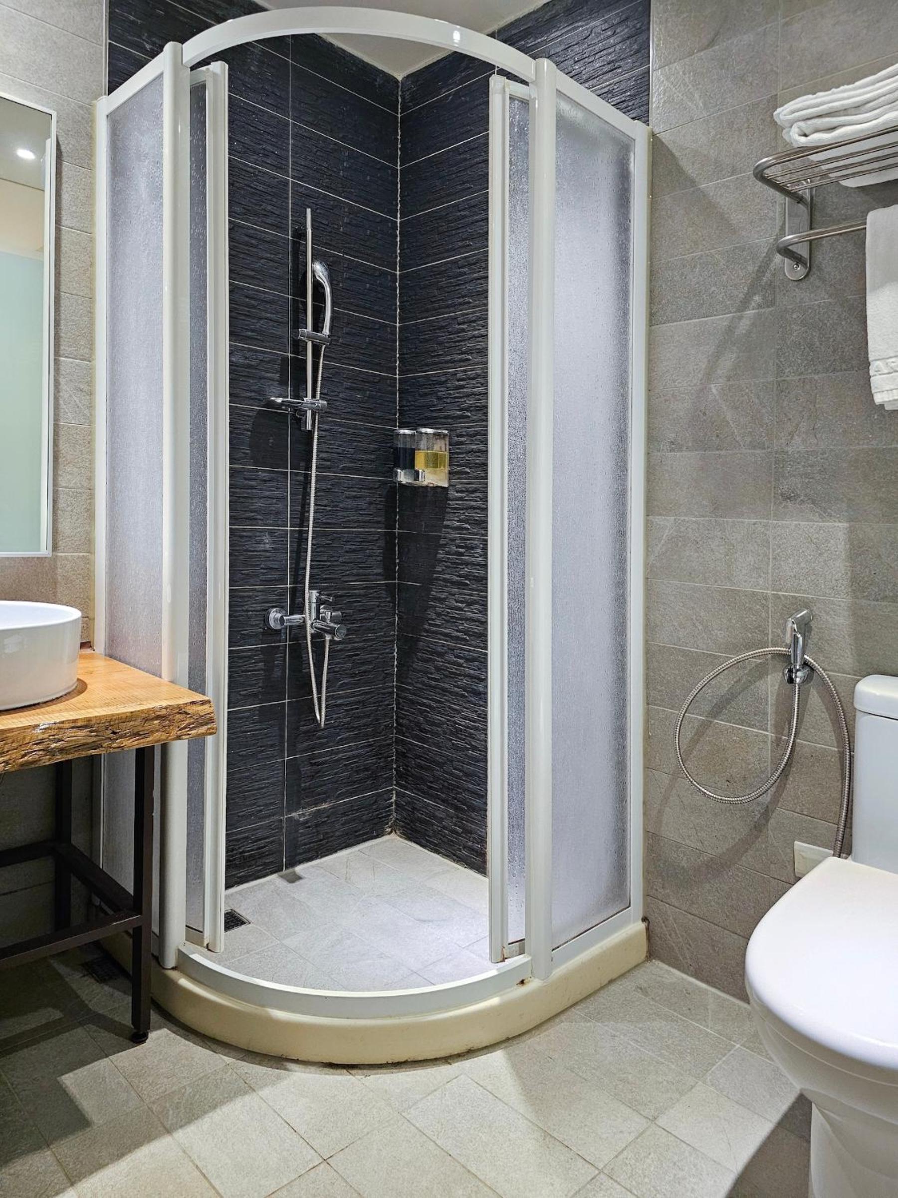 Standard Double Room without Window - Photo 5
