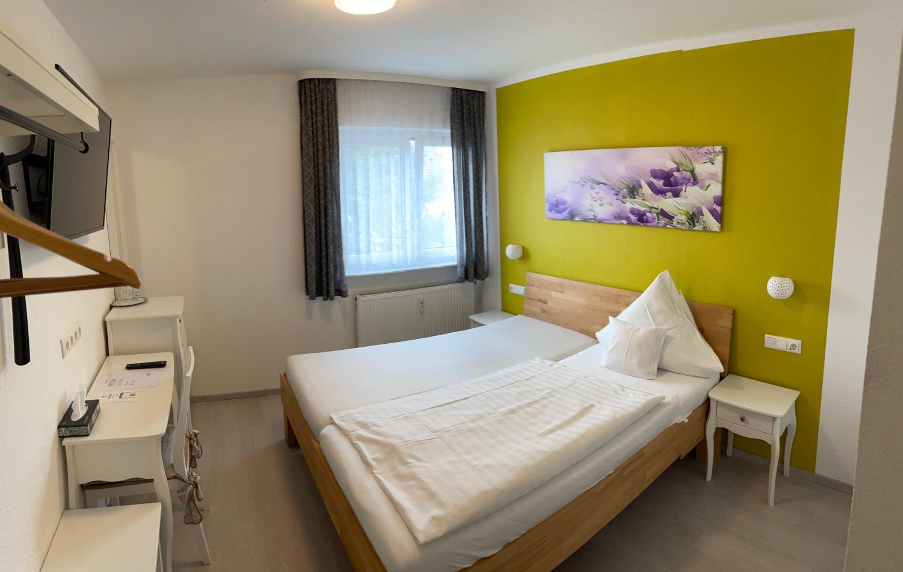 Standard Twin Room - Photo 2