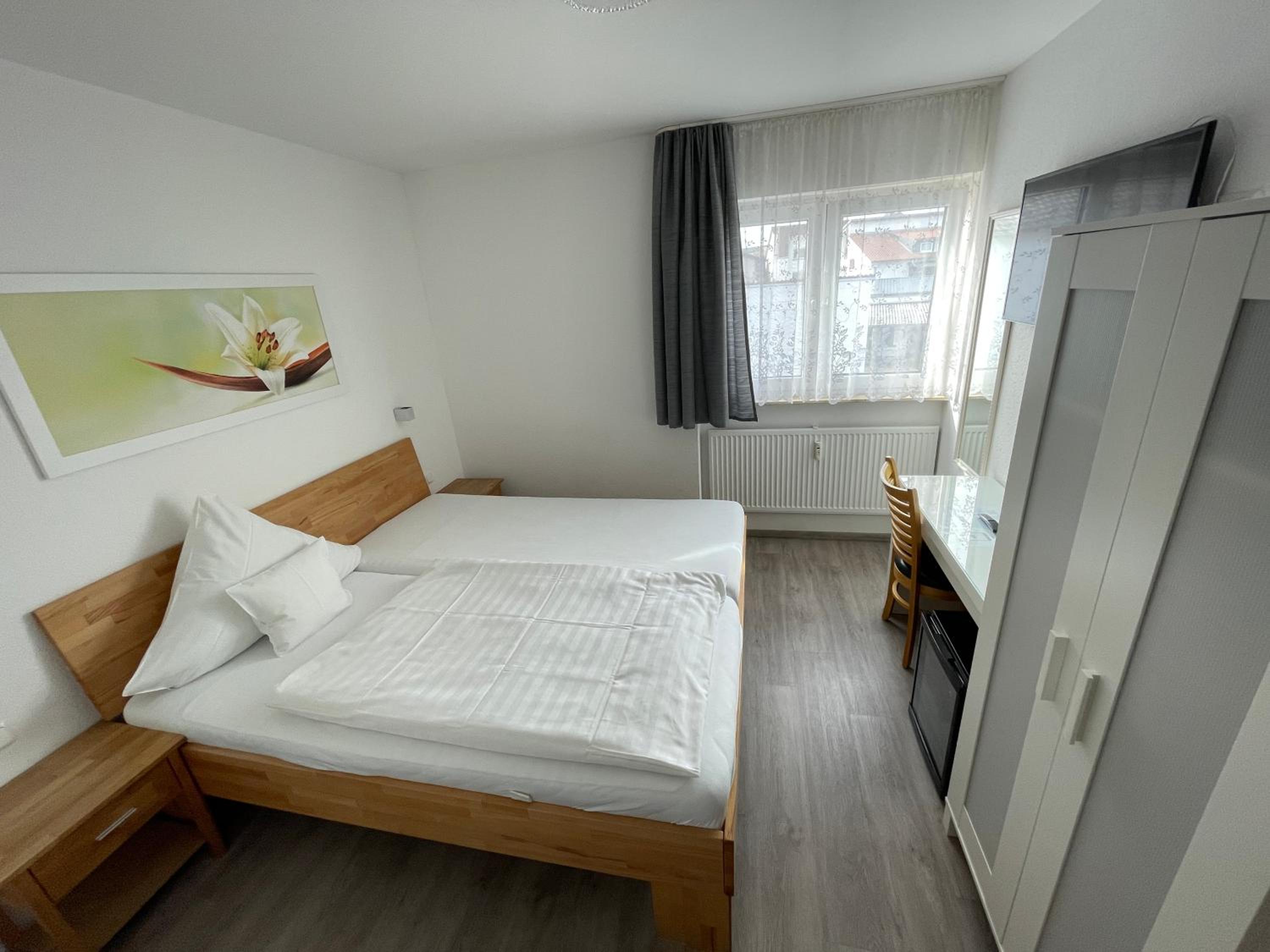 Standard Twin Room - Photo 3