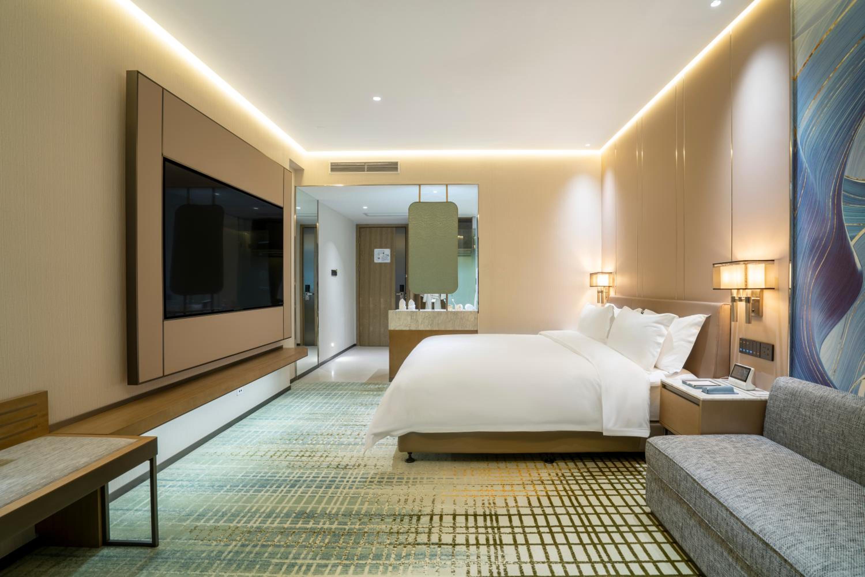 Vichan Queen Bed Boom