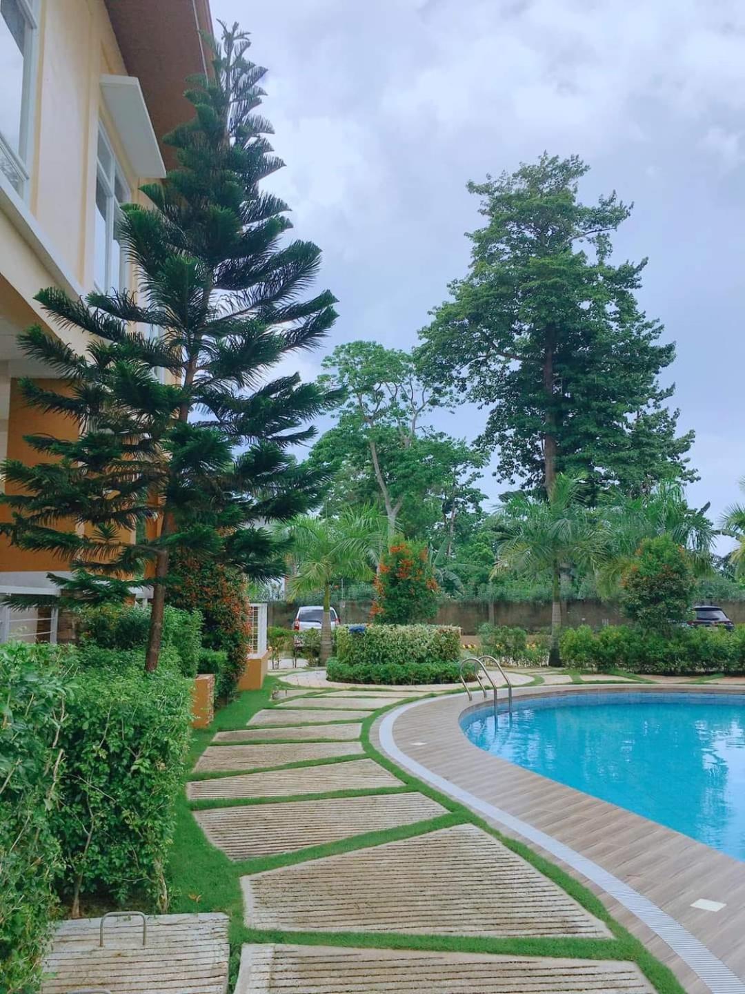Two-Bedroom Deluxe Apartment with Balcony