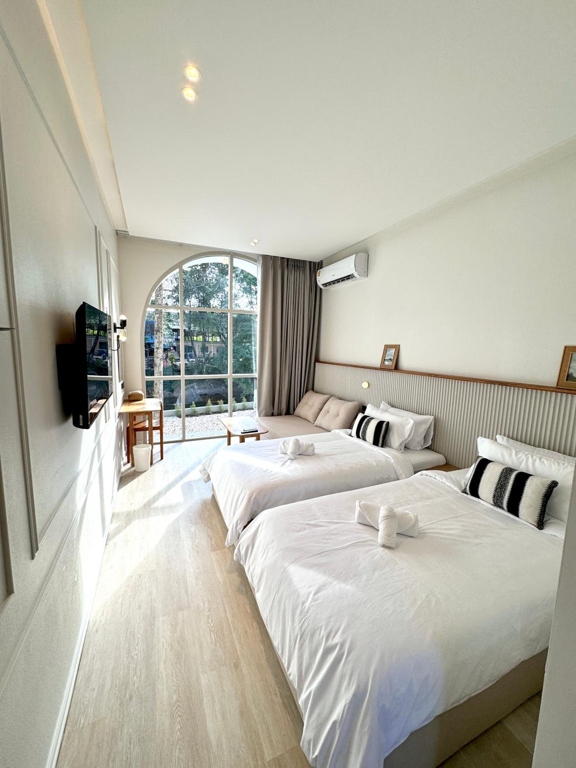 Standard Twin Room - Photo 7